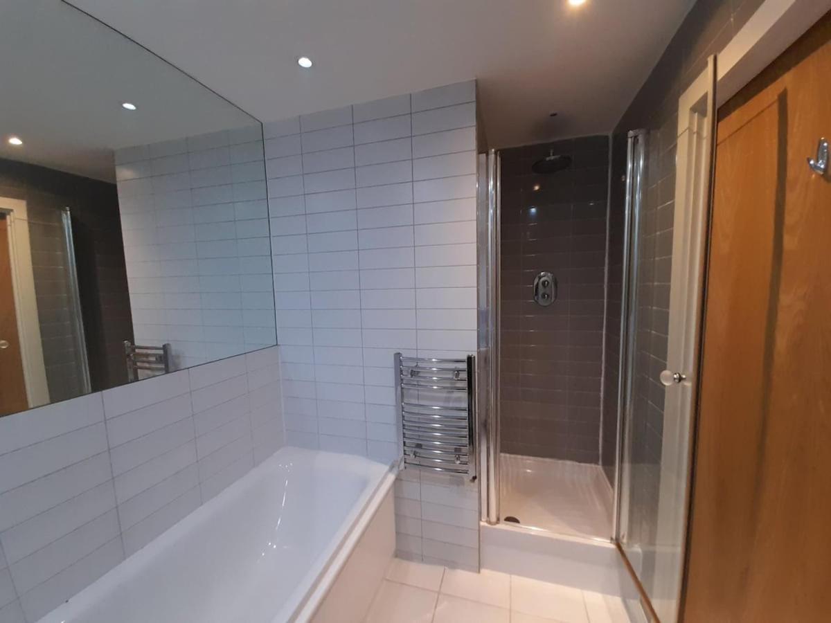Lavish - Secure With Parking Apartment