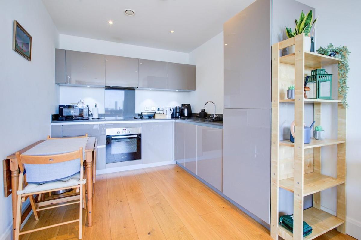 Apartment Modern 1-bed Entire Apartment, Zone 2 London