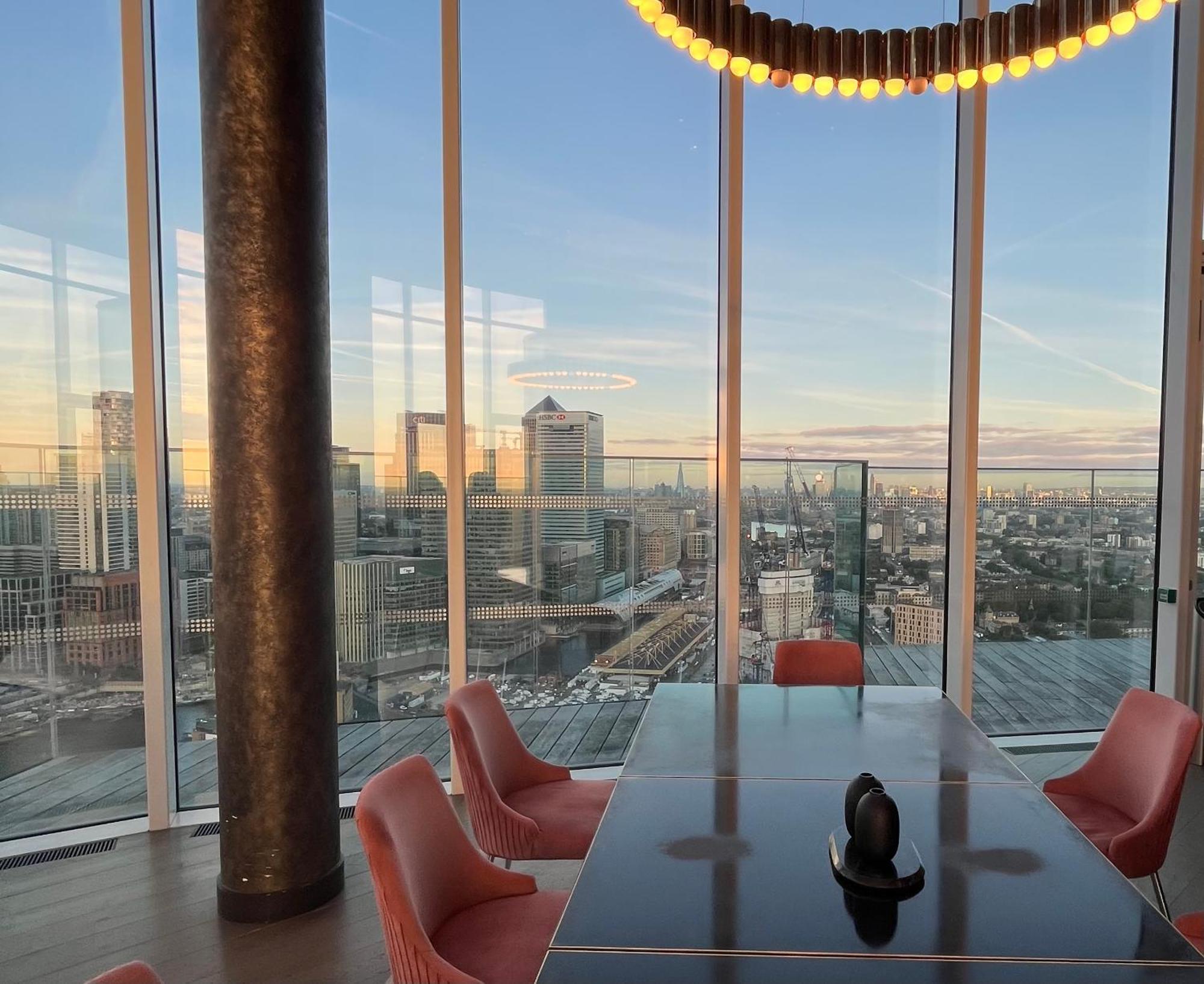 Luxury Modern 2 Bed Flat With Balcony And View - Canary Wharf Center Apartment