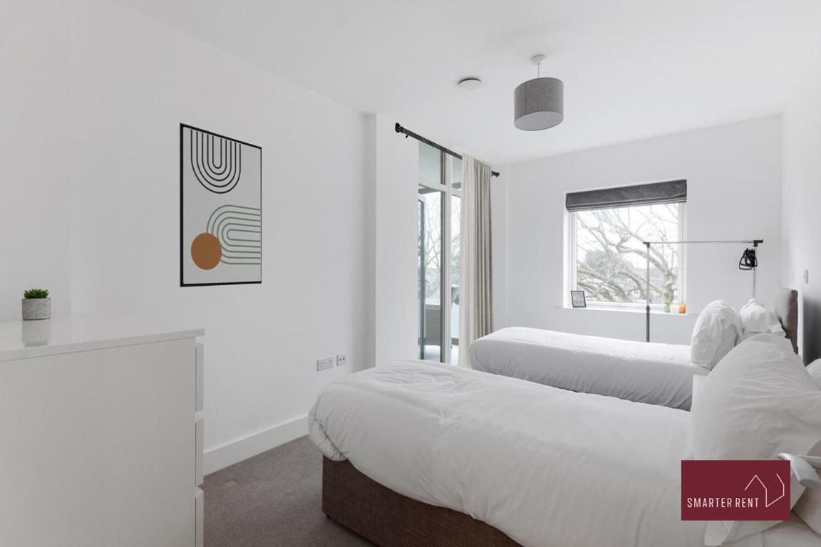 Two Bed Flat - Isleworth Apartment London