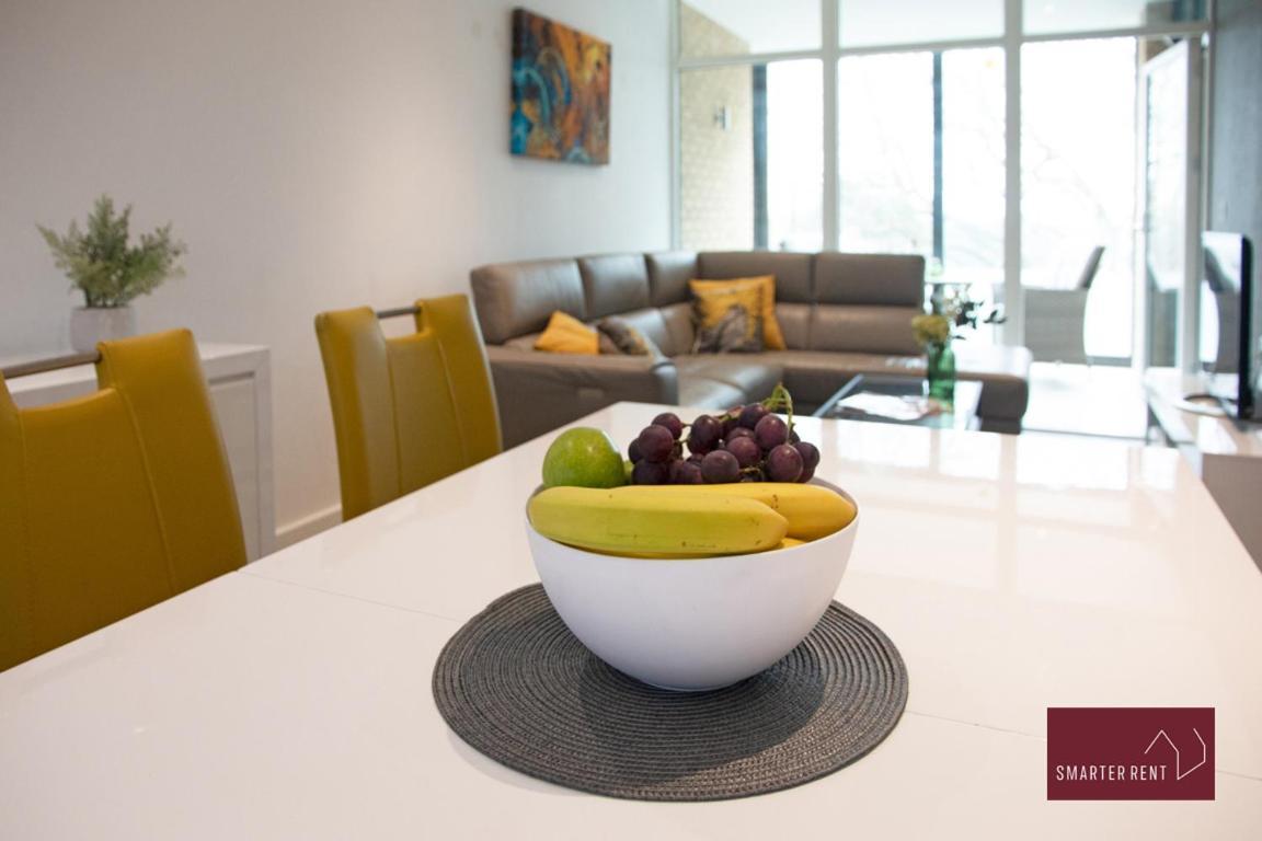 Two Bed Flat - Isleworth Apartment