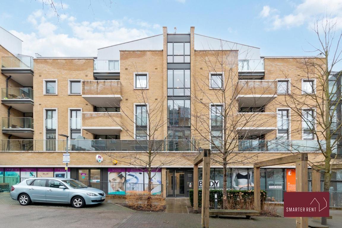 Two Bed Flat - Isleworth Apartment