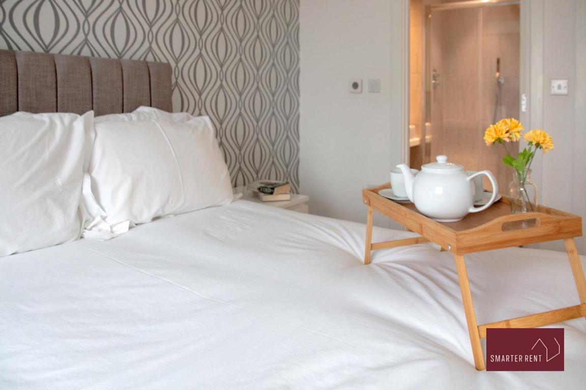 Two Bed Flat - Isleworth Apartment *