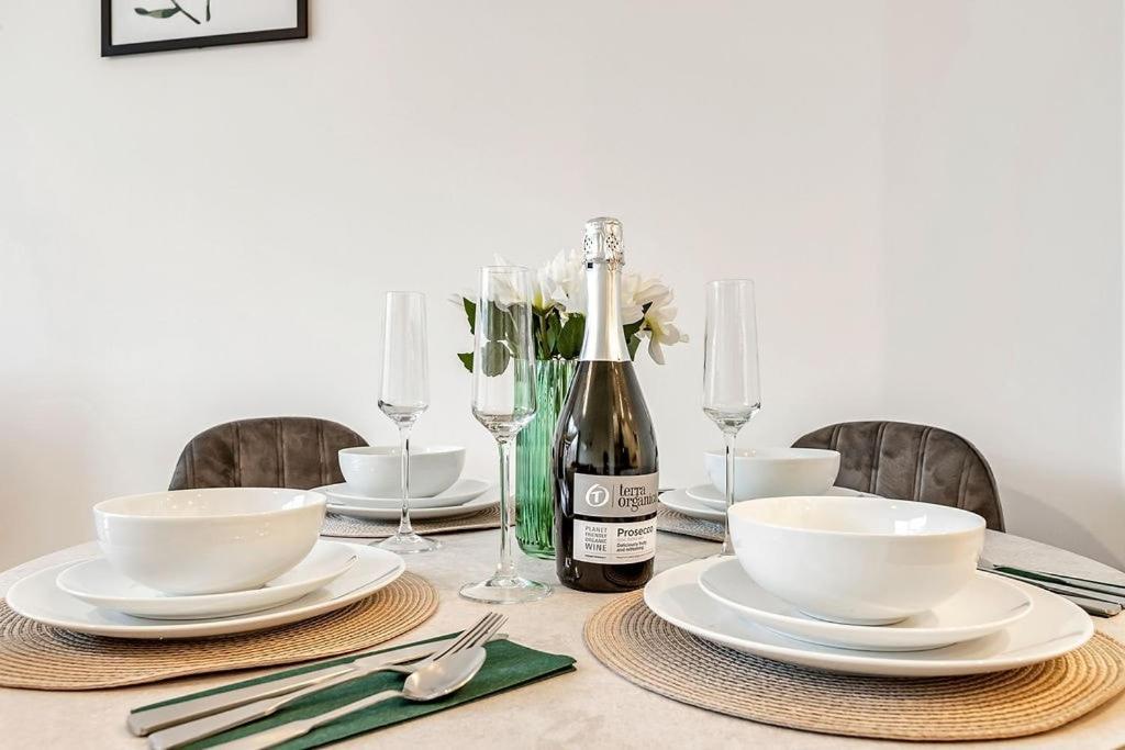 Stylish With Free Parking And Canal Views Apartamento *