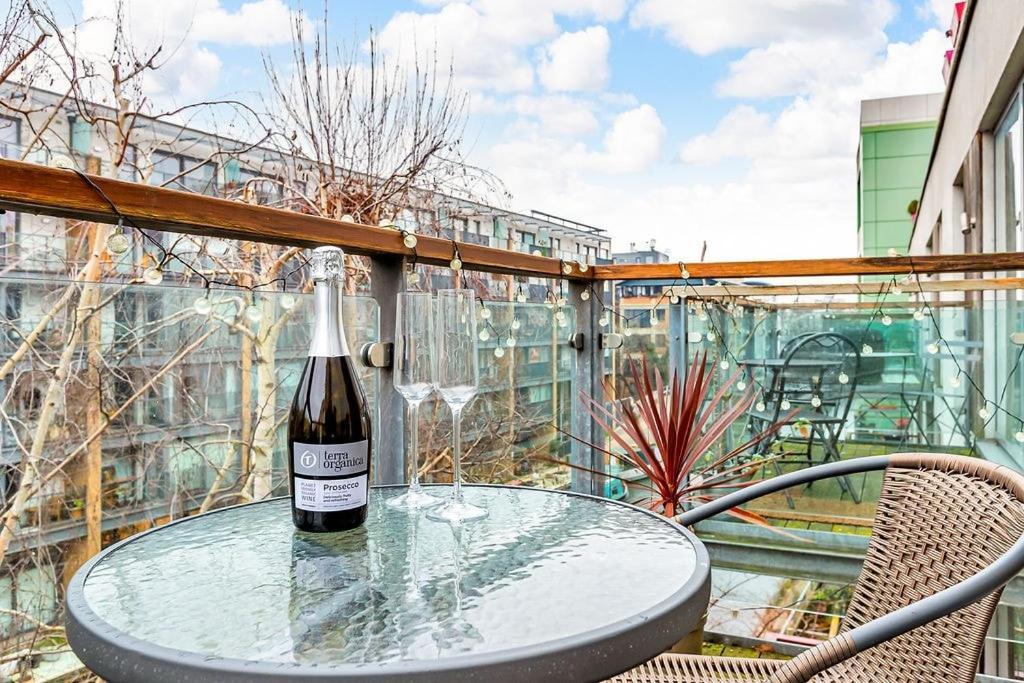 Stylish With Free Parking And Canal Views Apartamento *