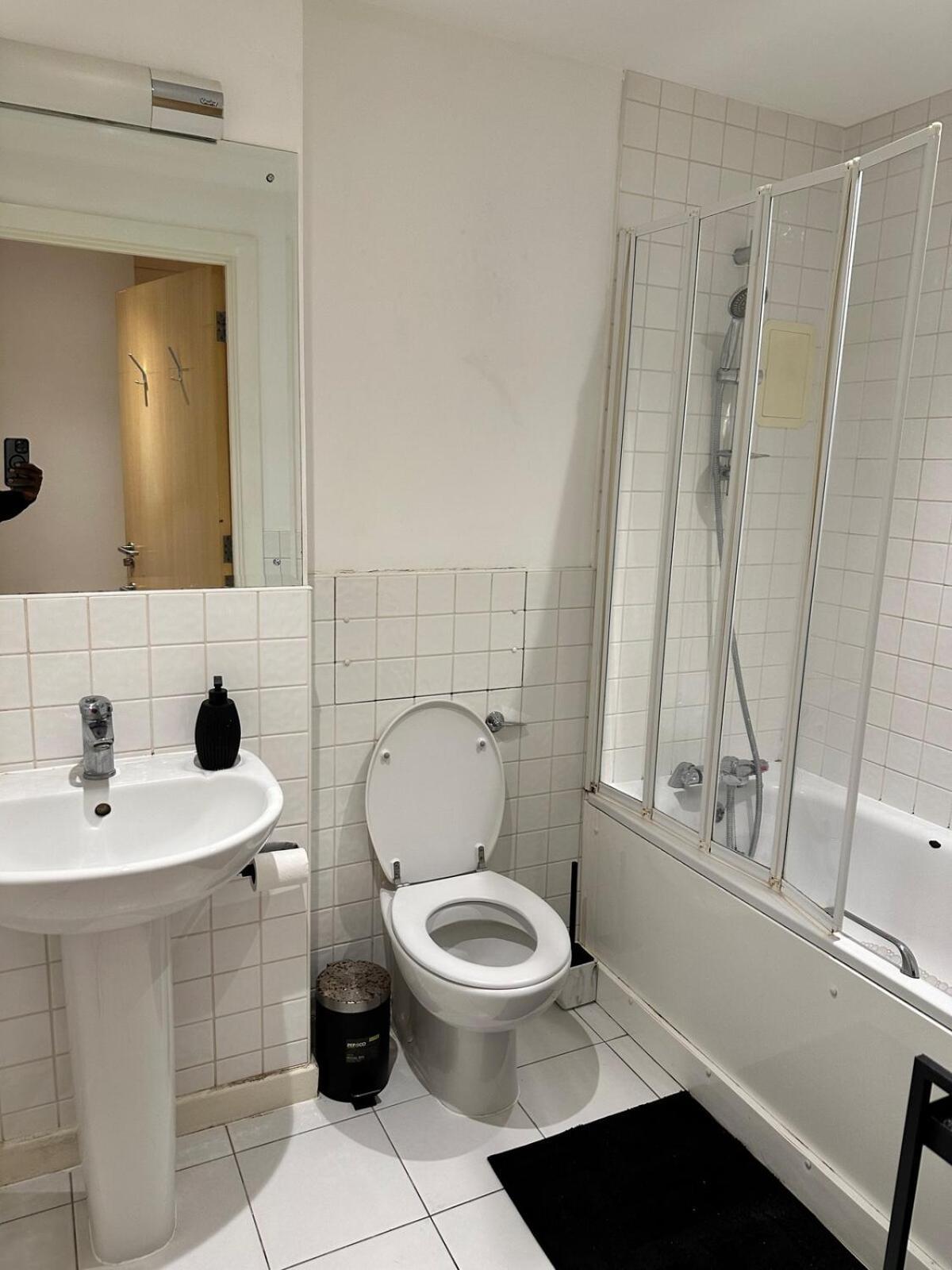 Stratford Apartment *