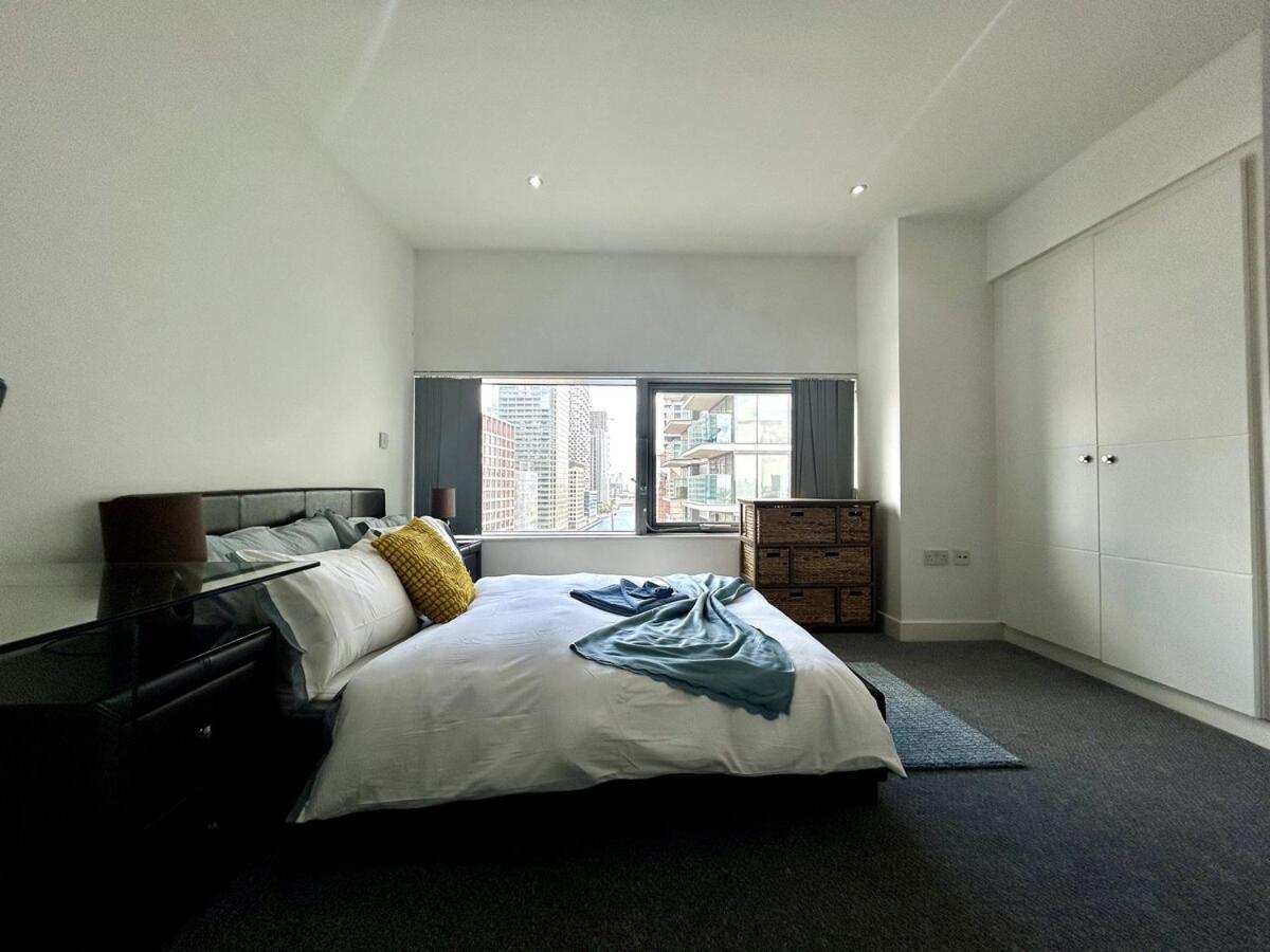Luxe , Balcony , Gym , Views , 5 Minutes To Station Apartment London