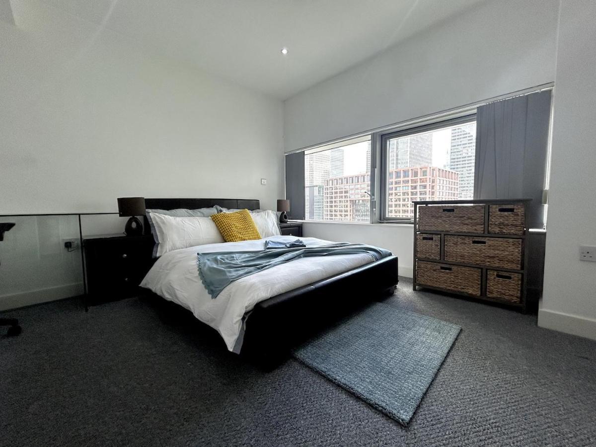 Luxe , Balcony , Gym , Views , 5 Minutes To Station * London