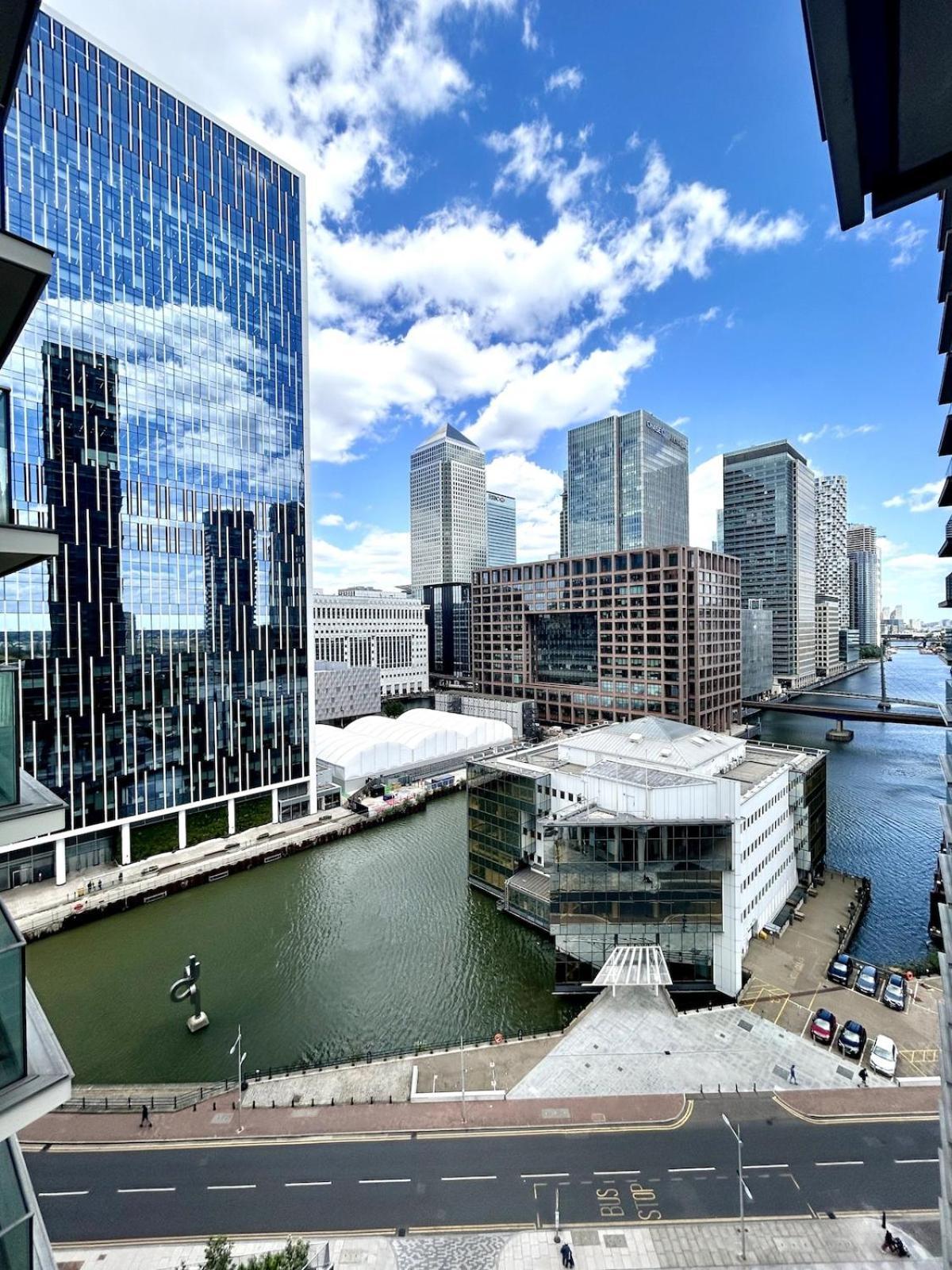 Apartment Luxe , Balcony , Gym , Views , 5 Minutes To Station London