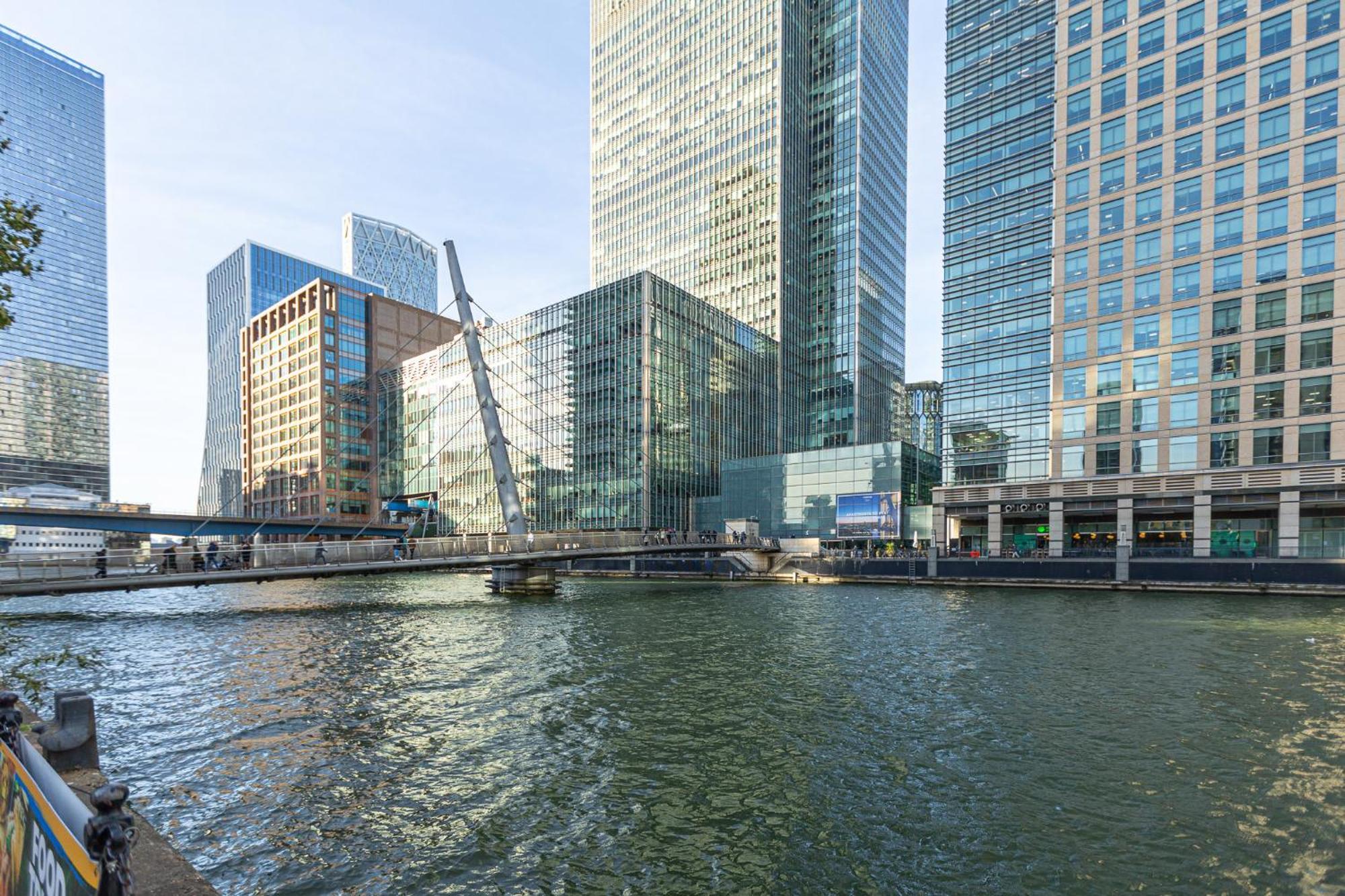 New Listing! Modern 3br, Prime Canary Wharf Apartment *