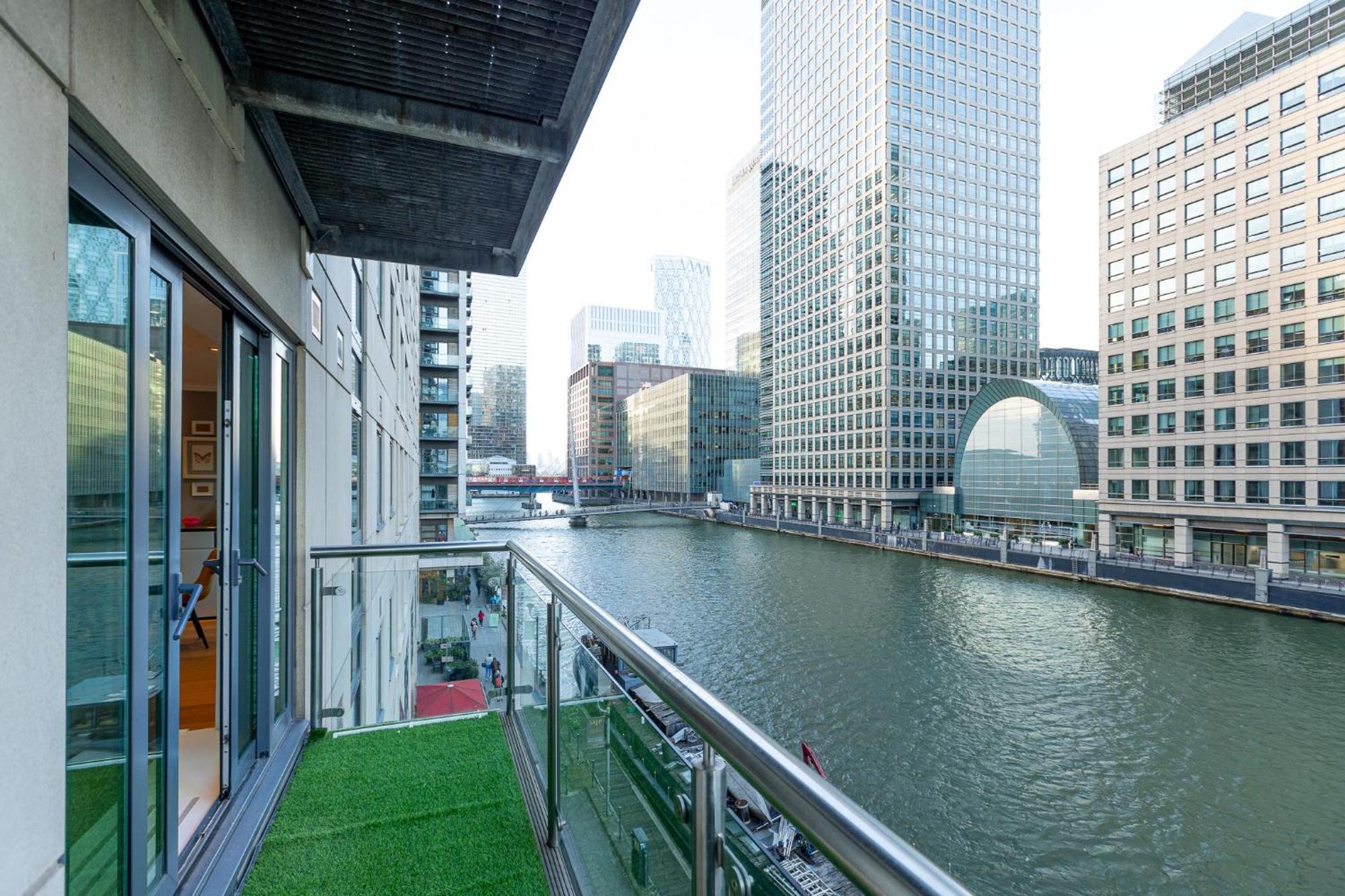 New Listing! Modern 3br, Prime Canary Wharf Apartment