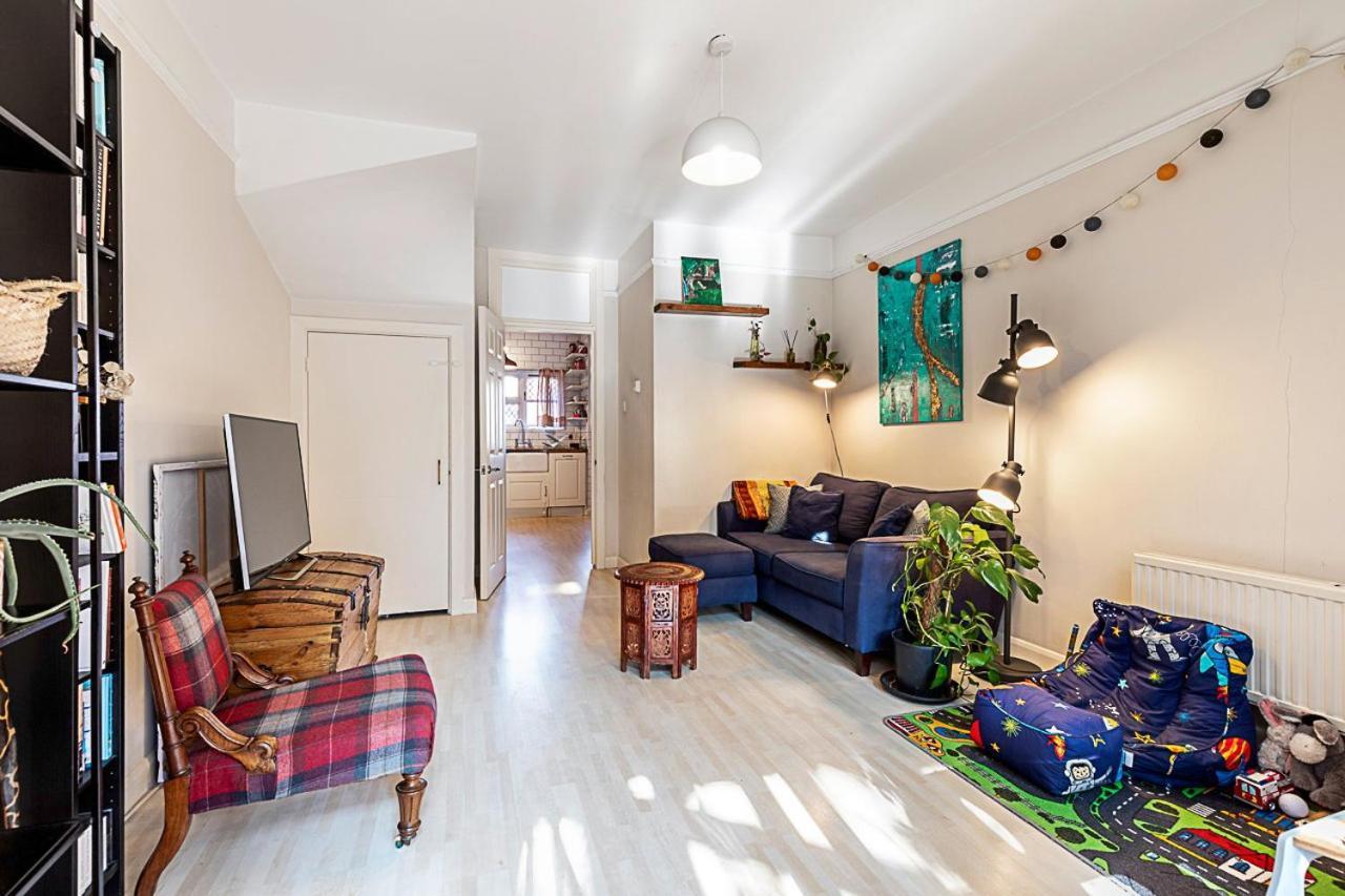 Apartment Stylish & Spacious 3-bed In Vibrant Bow