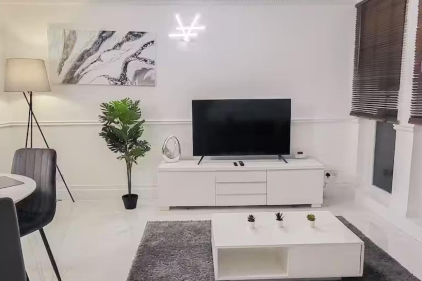 Spacious 2-bedroom In Canary Wharf Londen