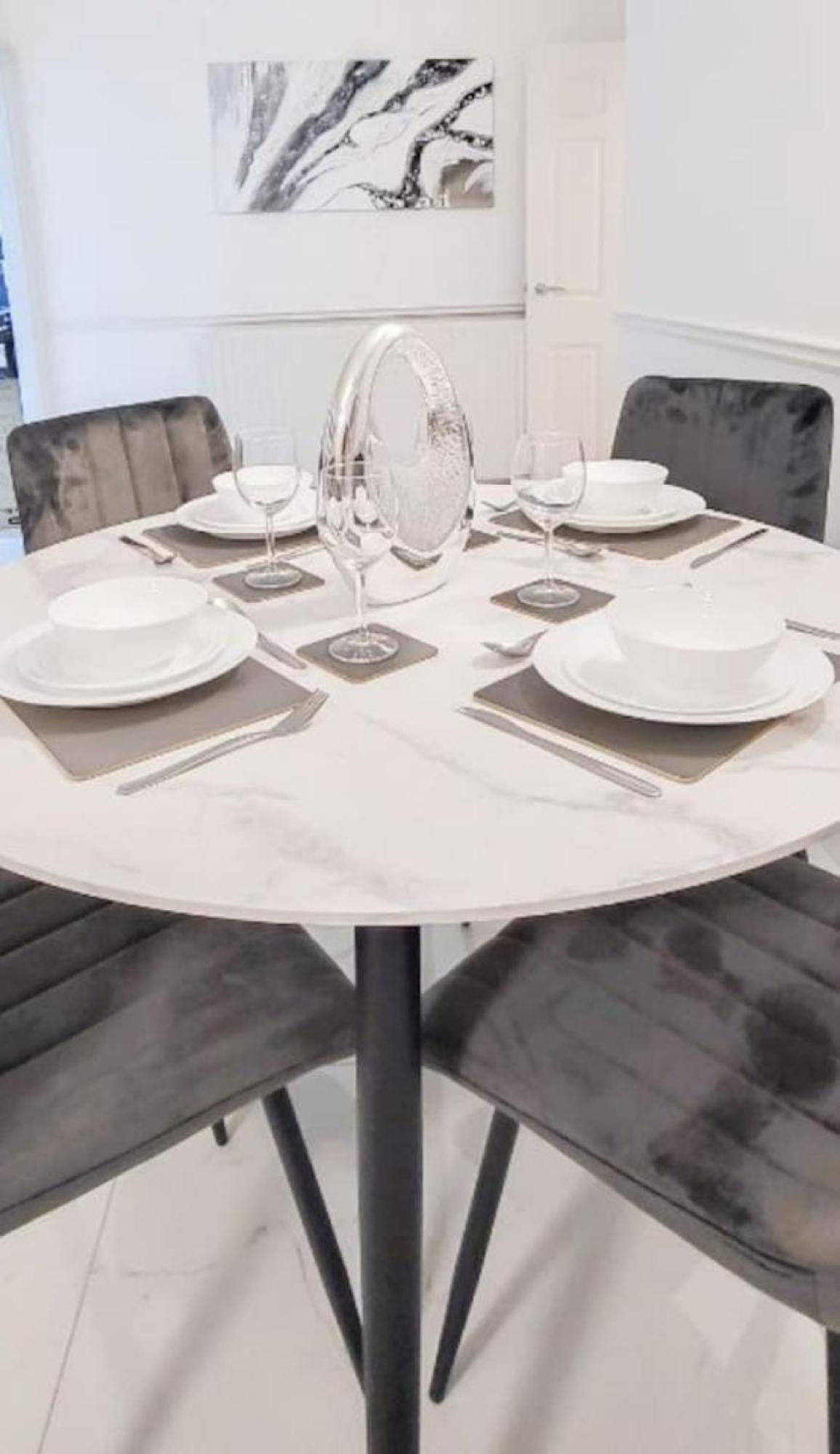 Spacious 2-bedroom In Canary Wharf Appartement Londen