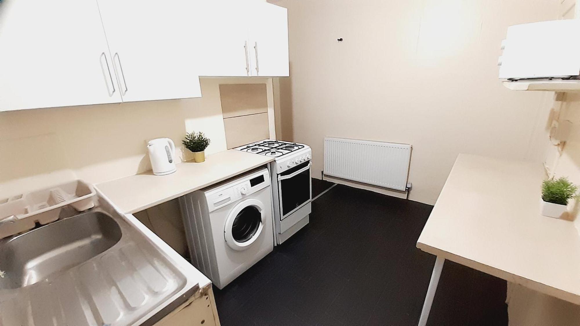 Shared House E11 * London