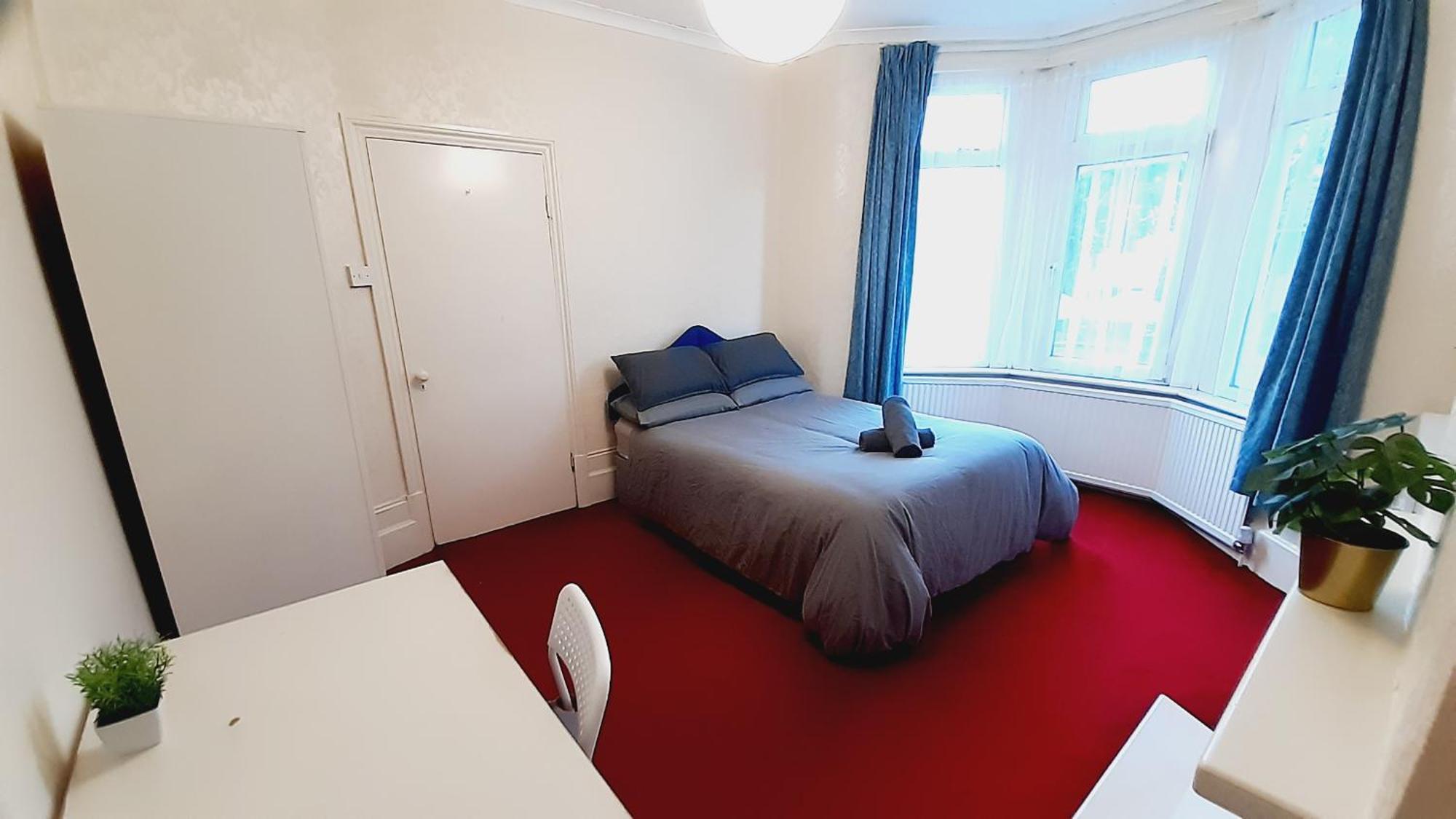 Shared House E11 *