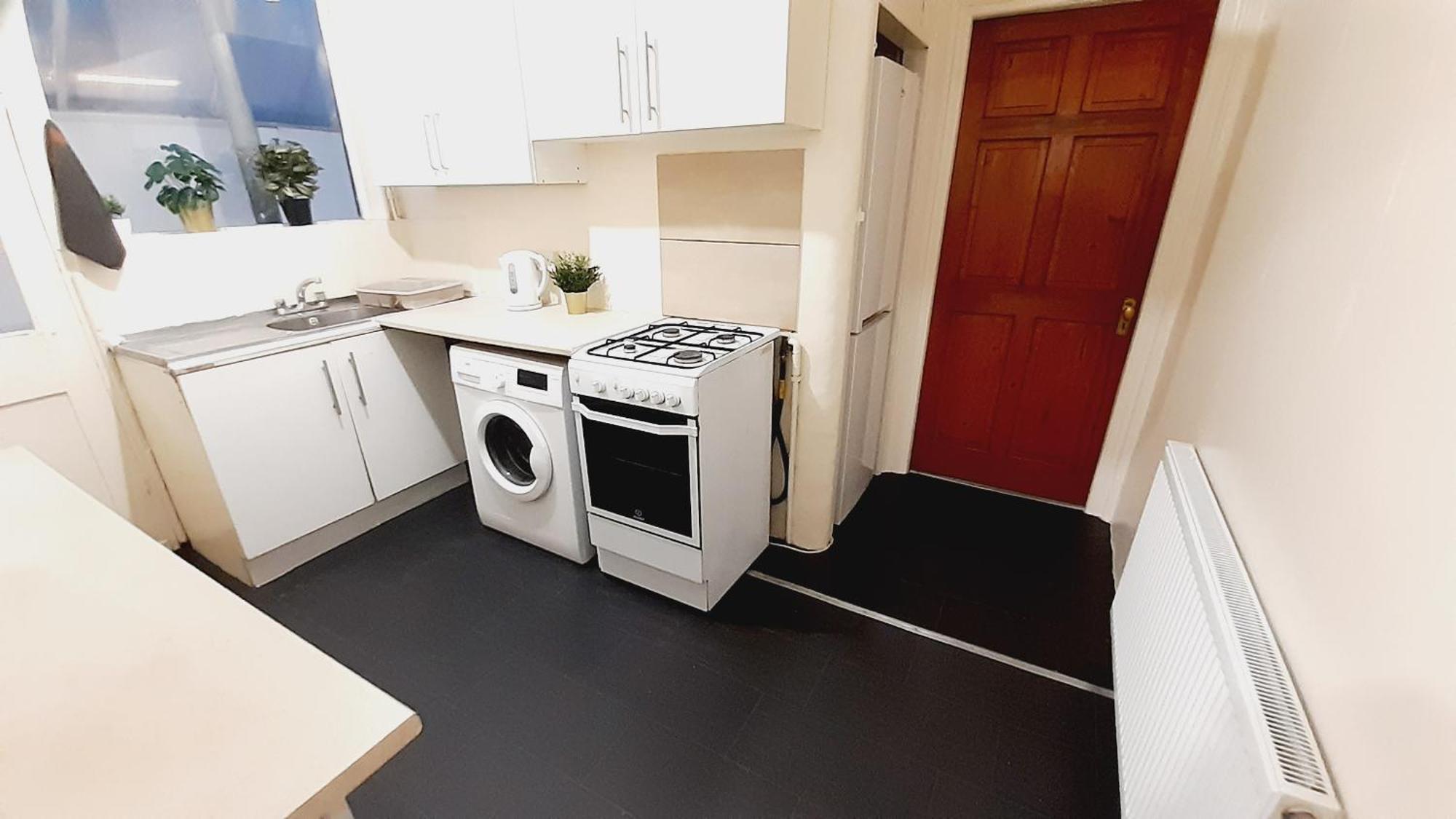 Shared House E11 Homestay