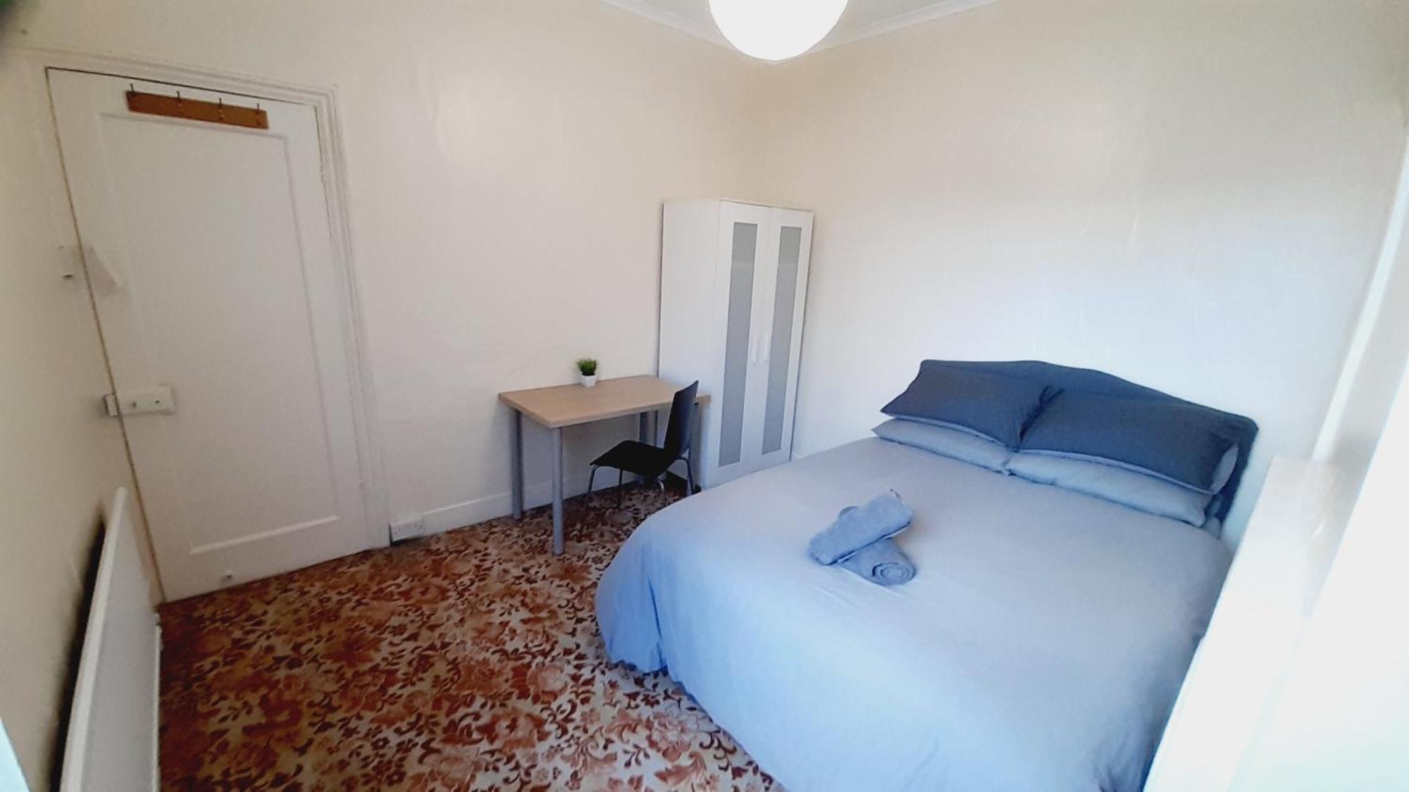 Shared House E11 Homestay *
