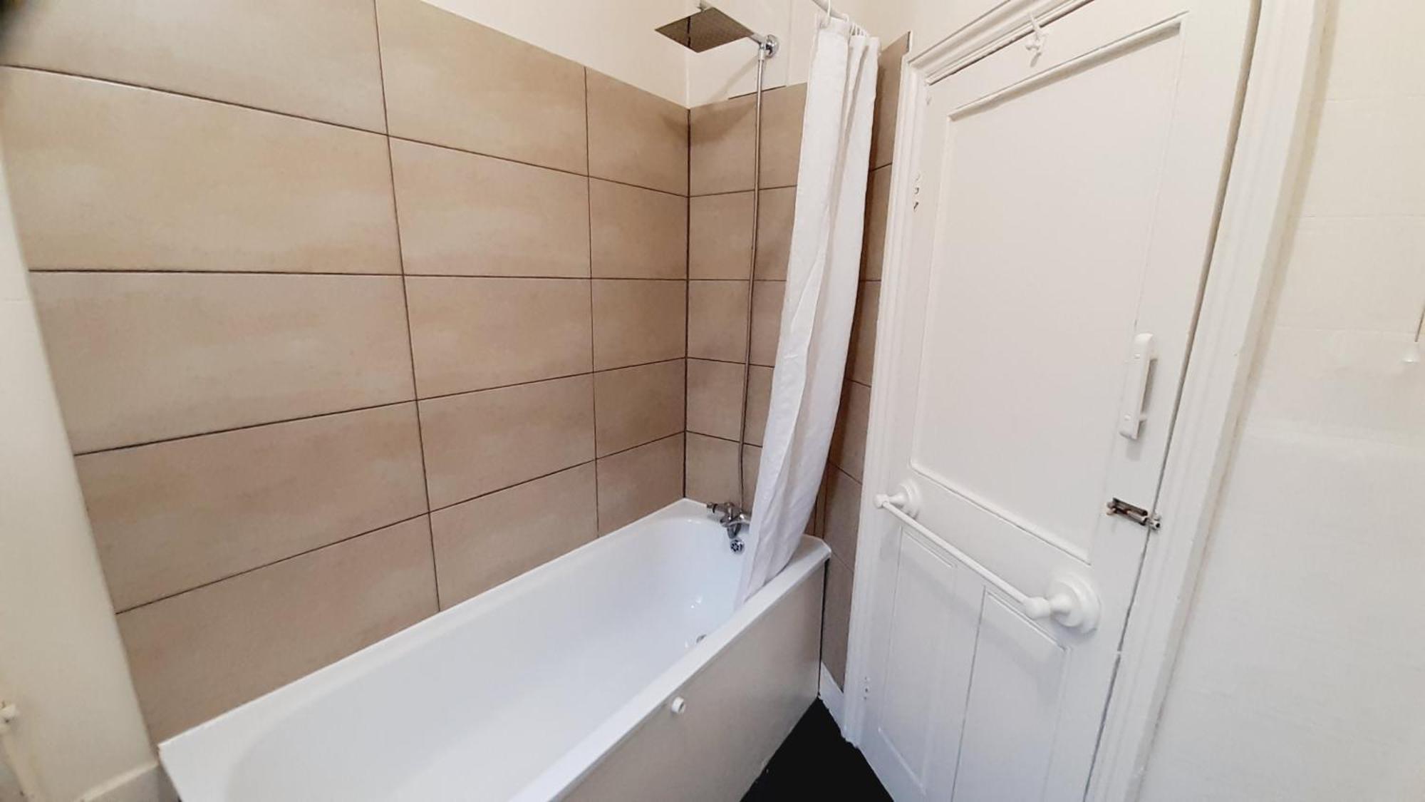Homestay Shared House E11 *