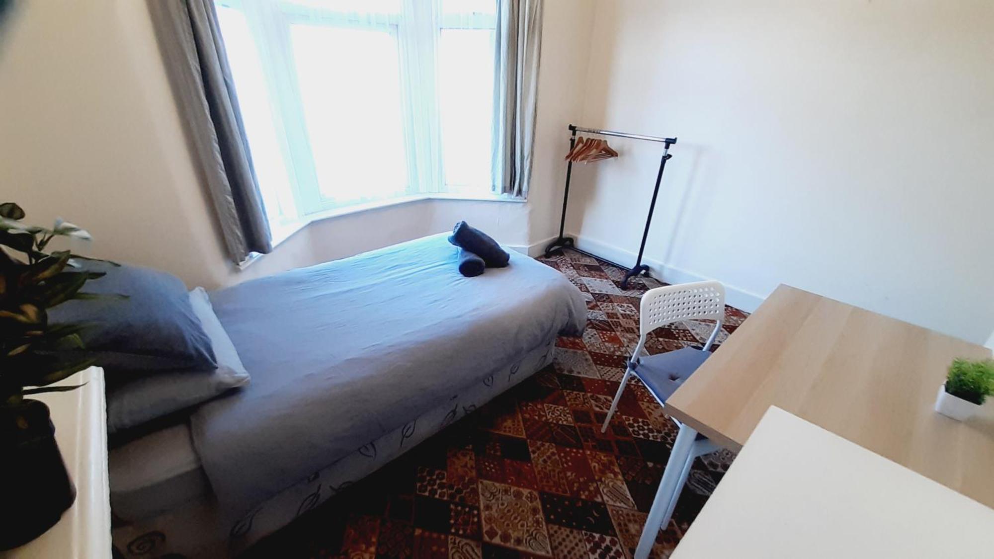 Shared House E11 * London