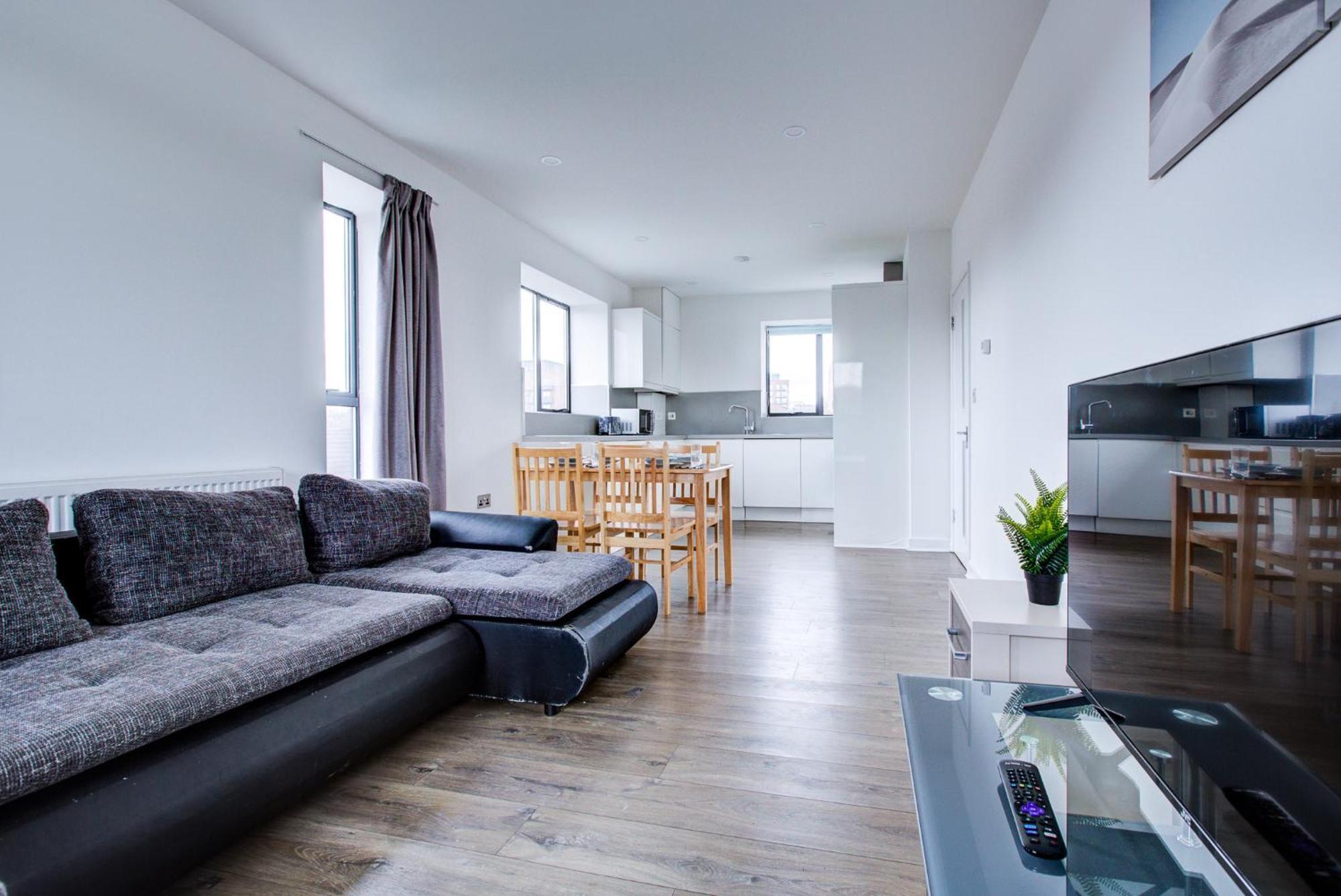 Canning Town 4-person Flat With Free Parking London