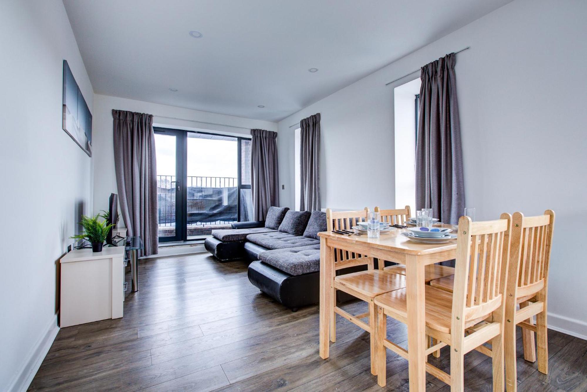 Canning Town 4-person Flat With Free Parking *