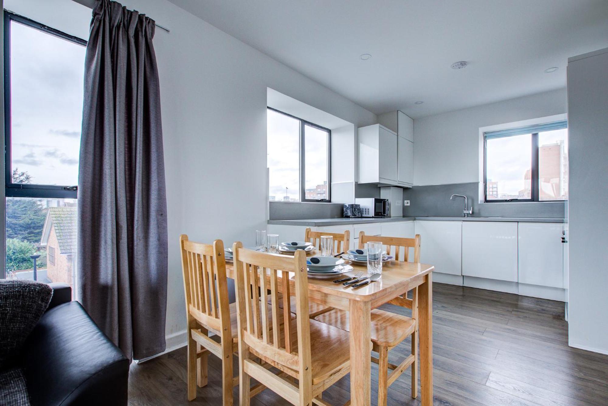 Canning Town 4-person Flat With Free Parking London