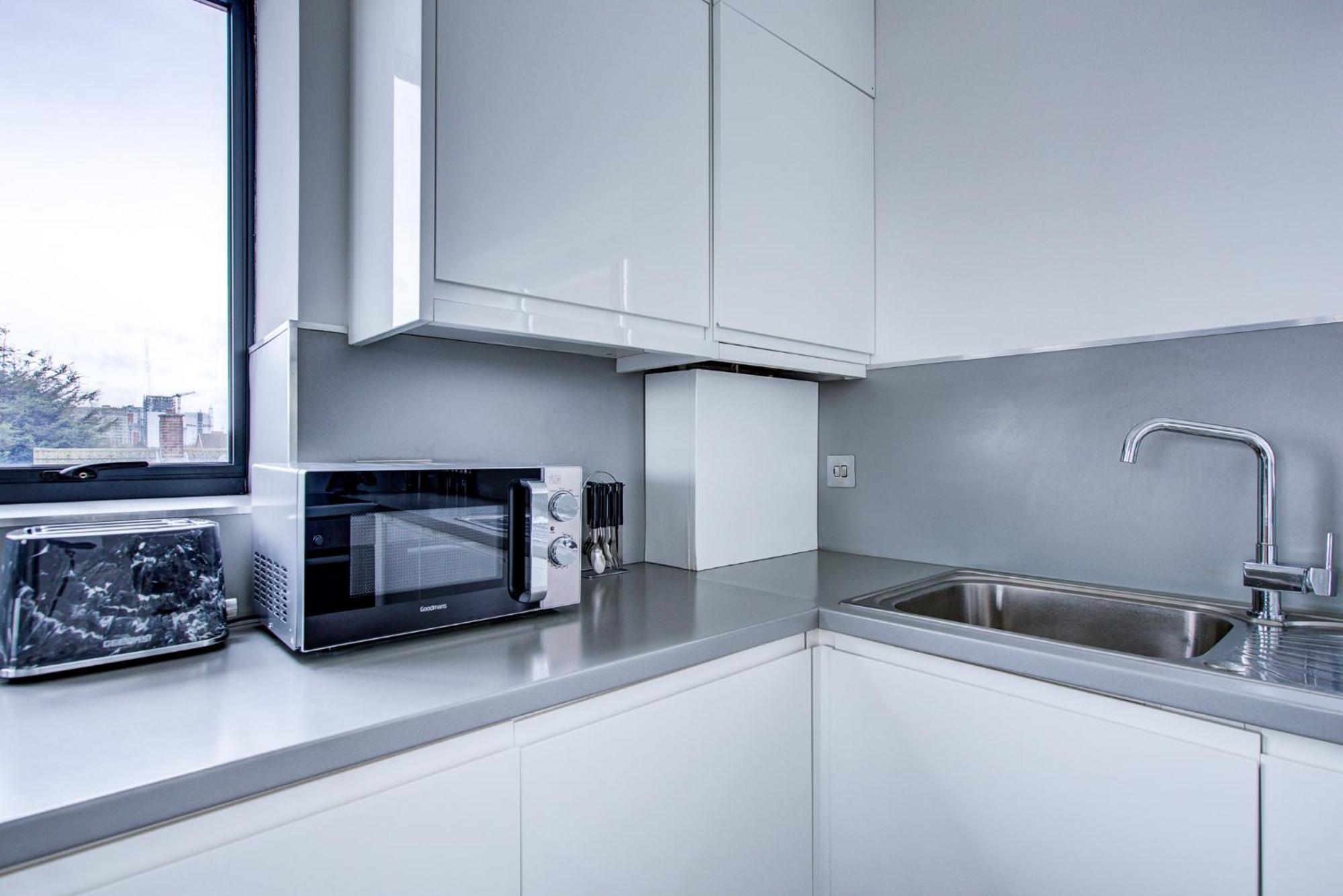 Canning Town 4-person Flat With Free Parking Apartment *