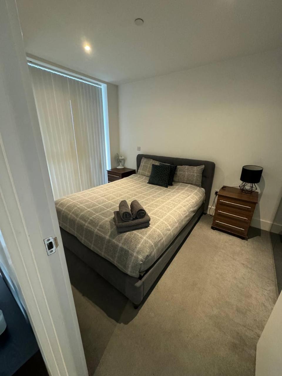 Apartment Lovely 1bed Flat 10mins To Canary Wharf & Parking London