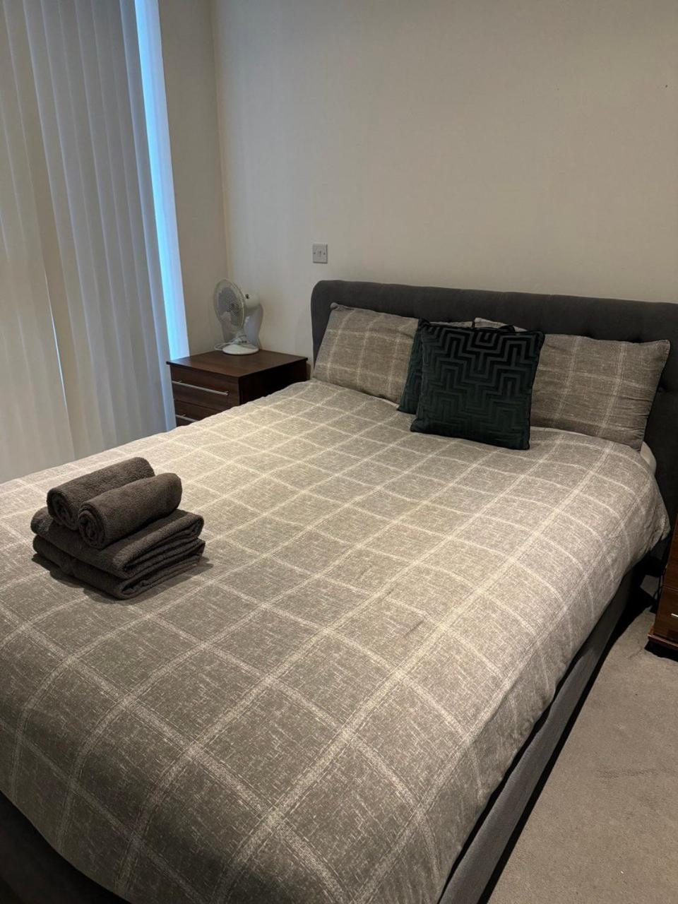 Lovely 1bed Flat 10mins To Canary Wharf & Parking Apartment *