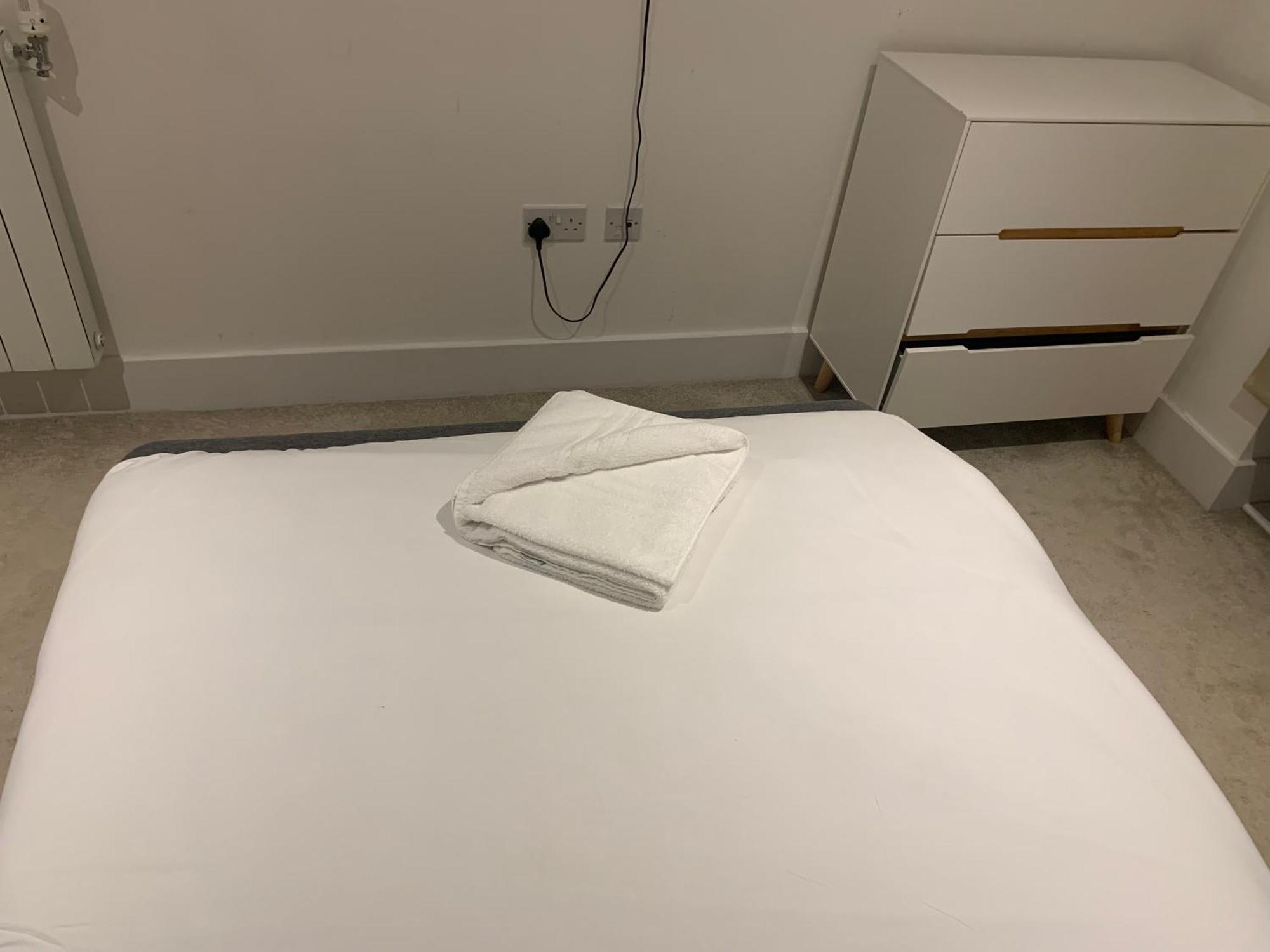 Lovely 1bed Flat 10mins To Canary Wharf & Parking * London