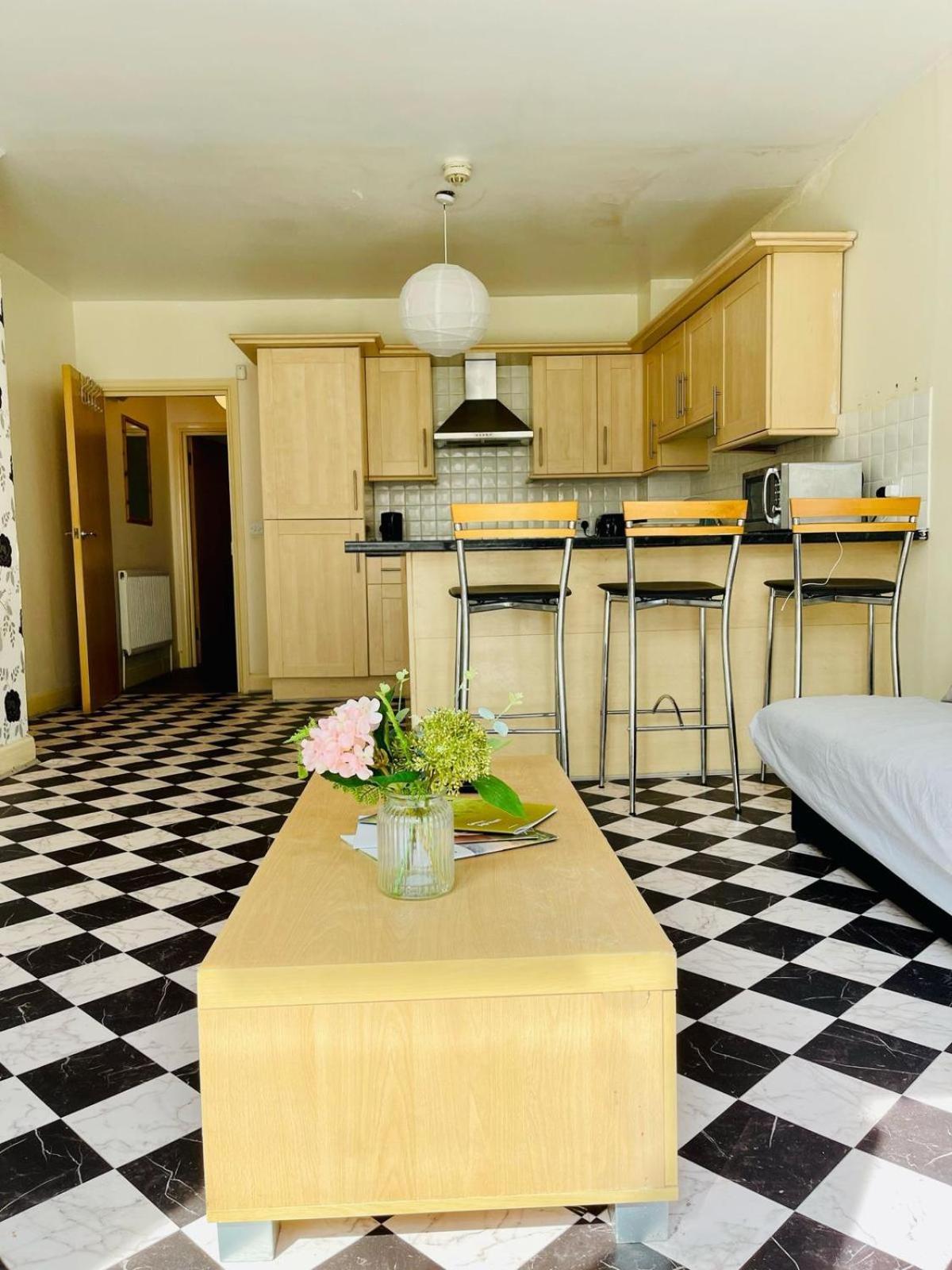 Eastenders Guest Homestay London
