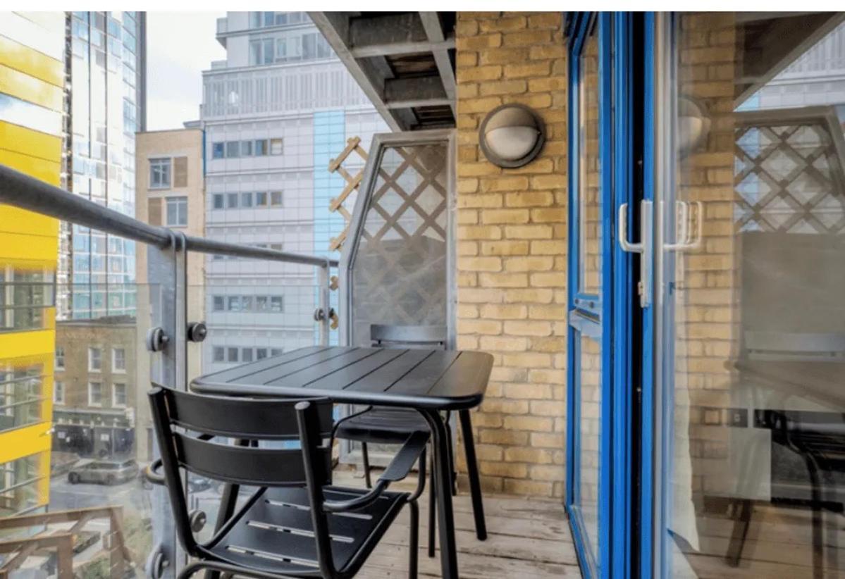 Londwell, Canary Wharf Riverside Retreat, Balcony & Views Apartment