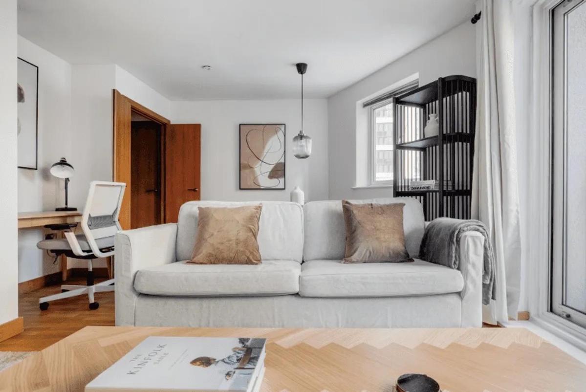 Londwell, Canary Wharf Riverside Retreat, Balcony & Views London