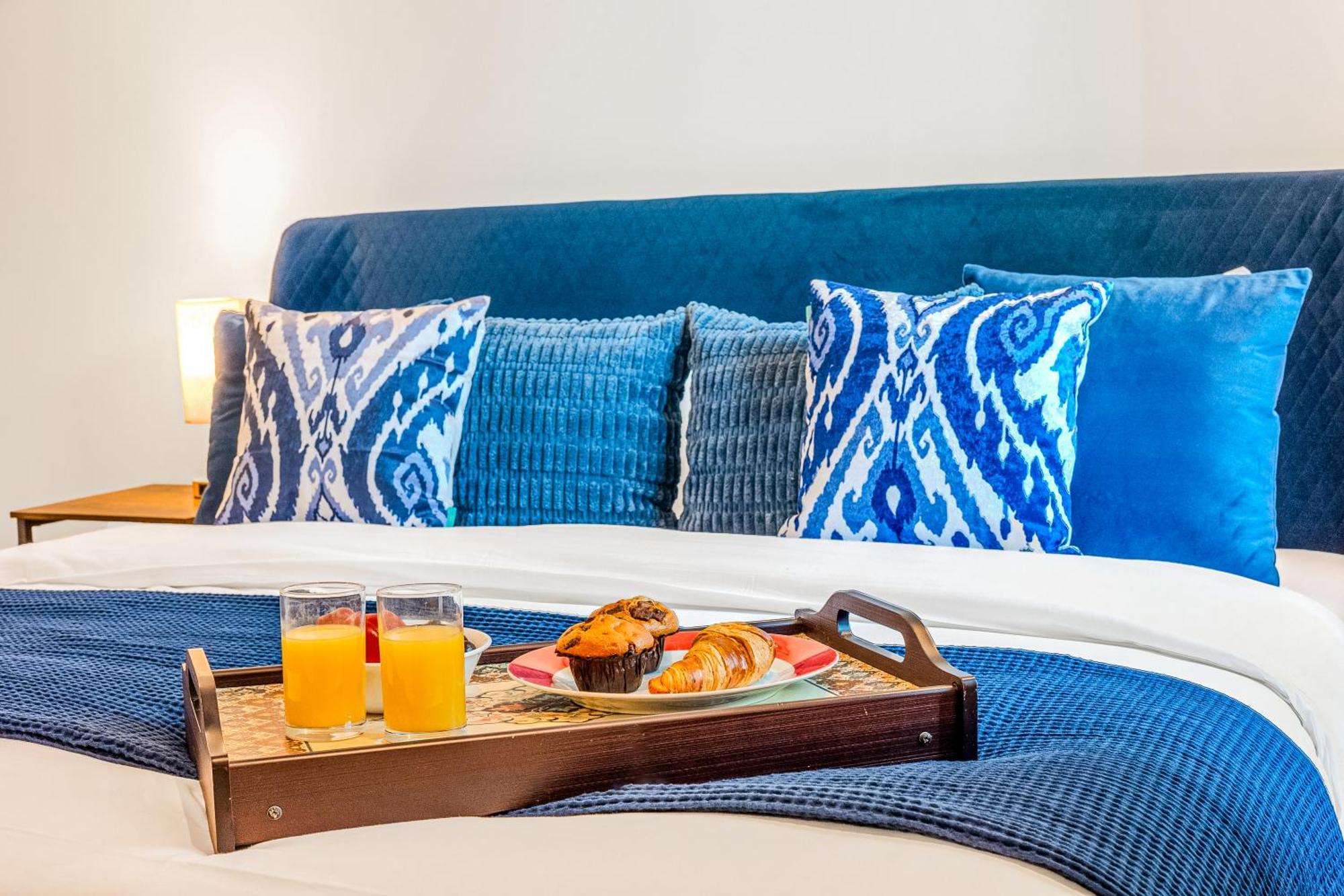 Bright 2br In Canary With Balcony Wharf, 5 Min Tube Apartment *