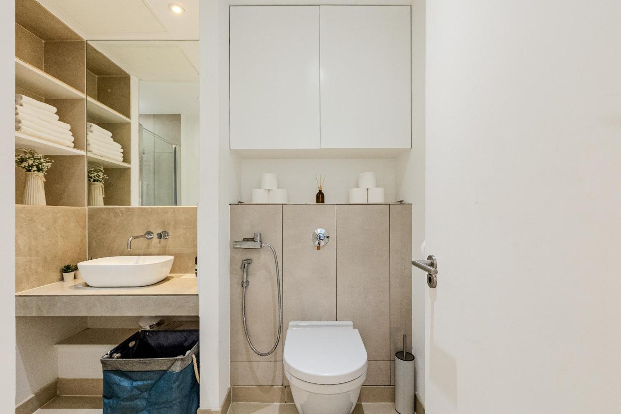 Bright 2br In Canary With Balcony Wharf, 5 Min Tube Apartment
