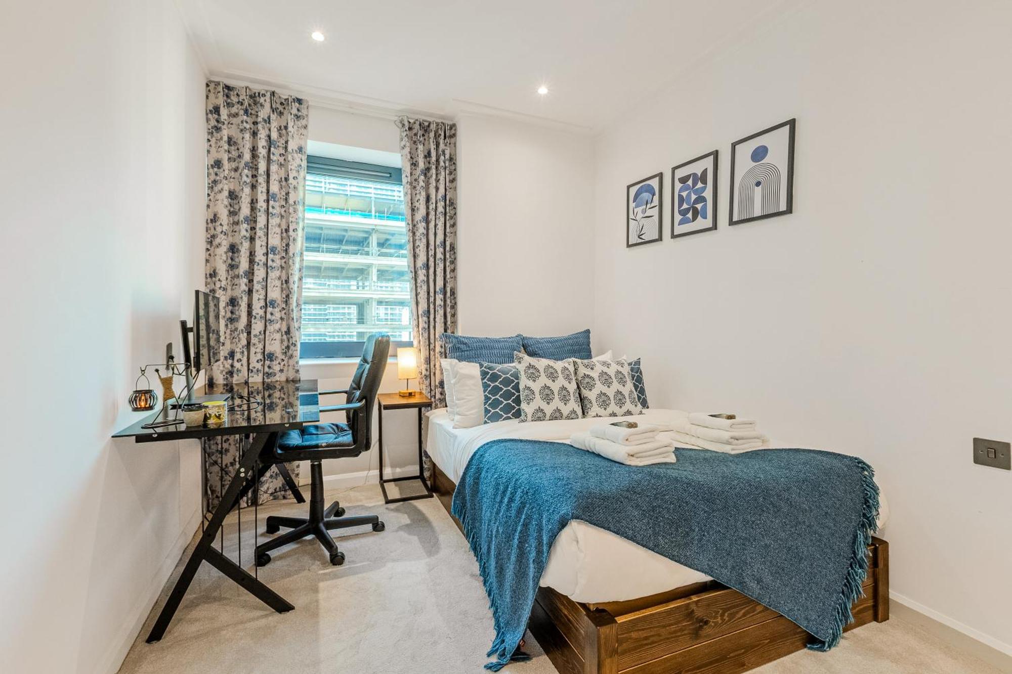 Bright 2br In Canary With Balcony Wharf, 5 Min Tube