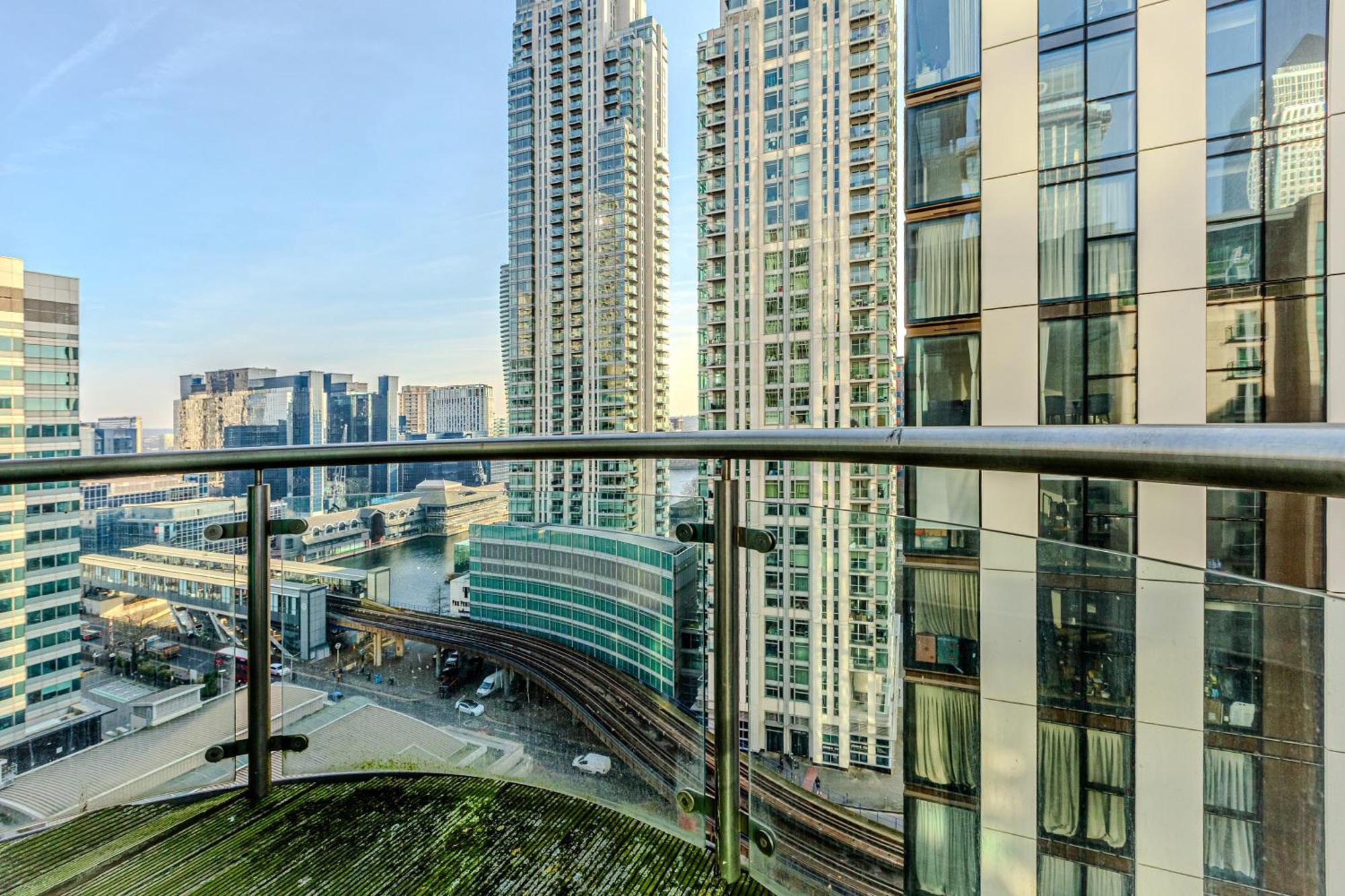 Bright 2br In Canary With Balcony Wharf, 5 Min Tube Apartment