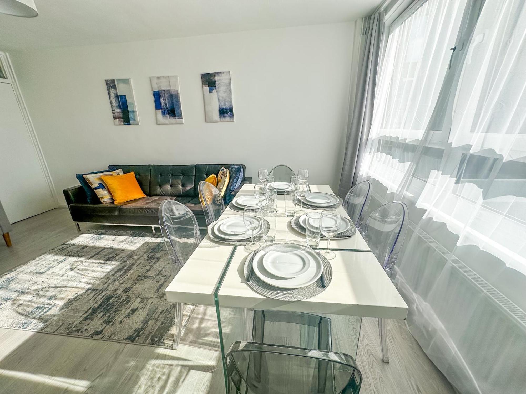 3 Bedroom Flat Haggerston, Hackney, *