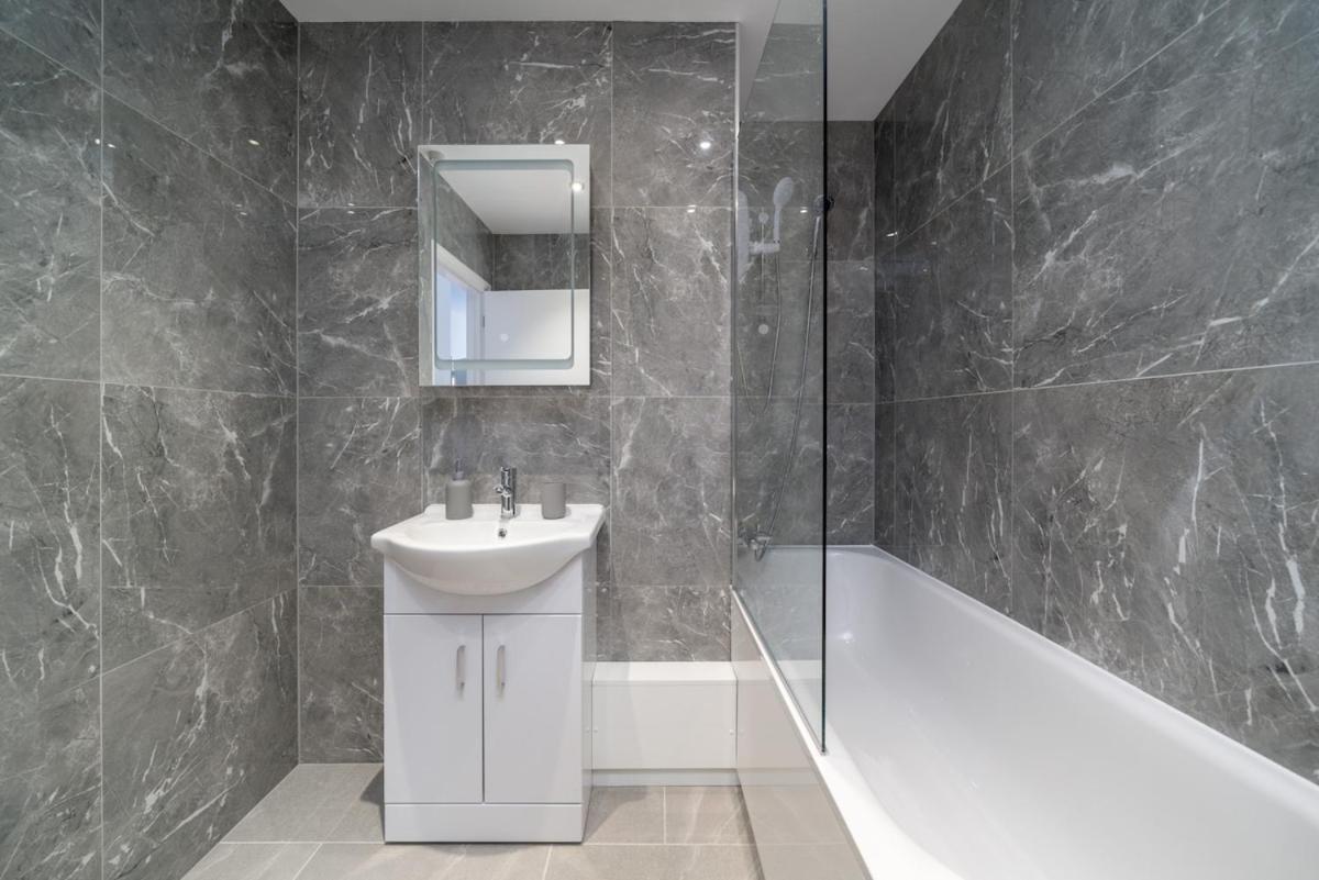 Family Near 02 Arena, Excel Centre With Parking * Londen
