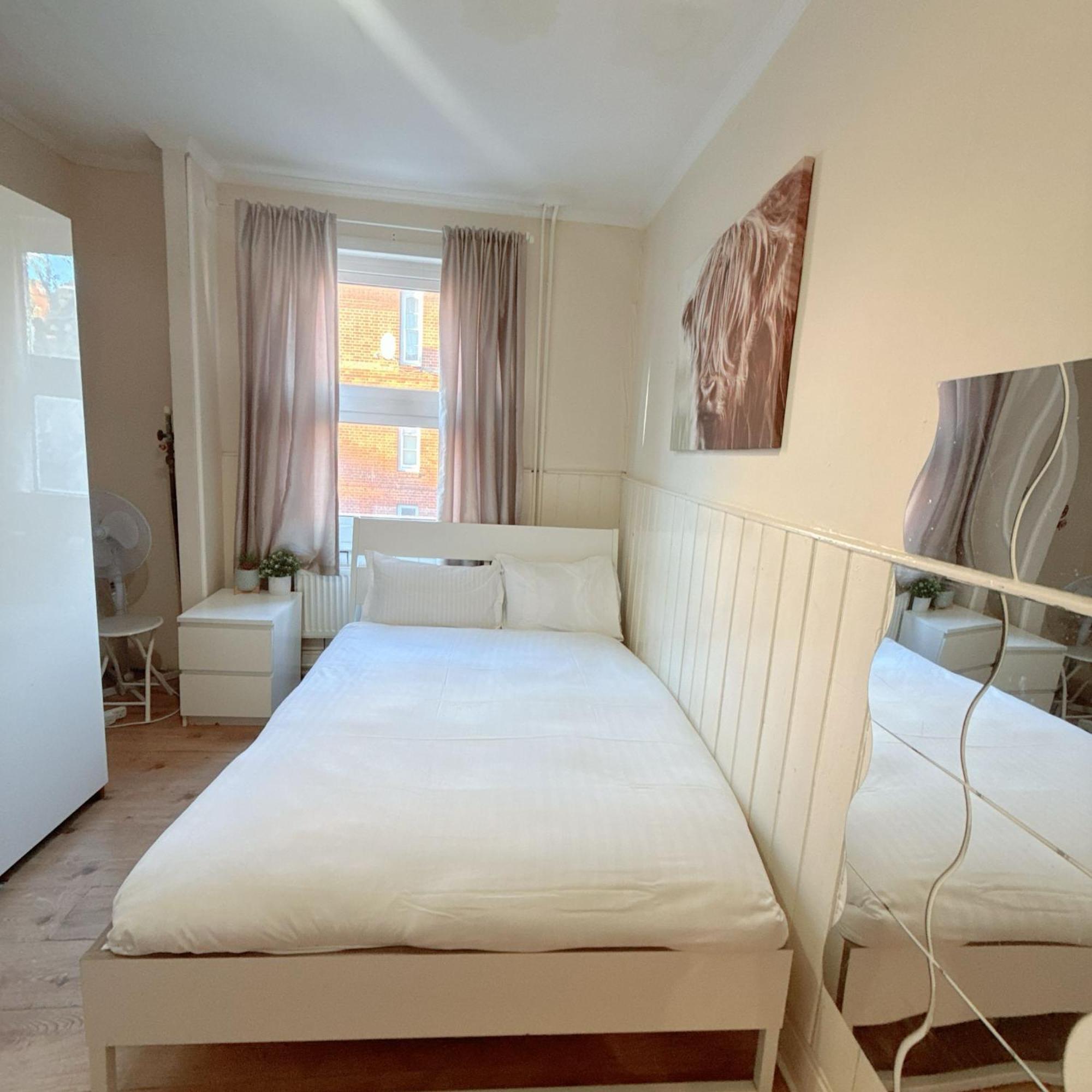 Twenty Five Bed & Breakfast London