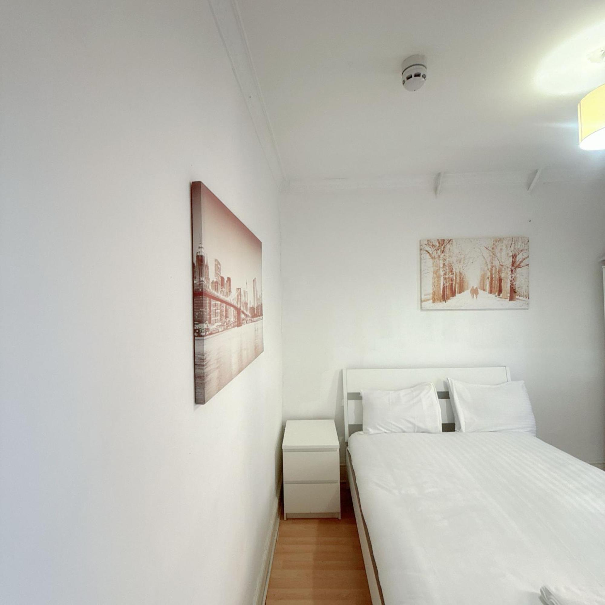 Twenty Five Bed & Breakfast London