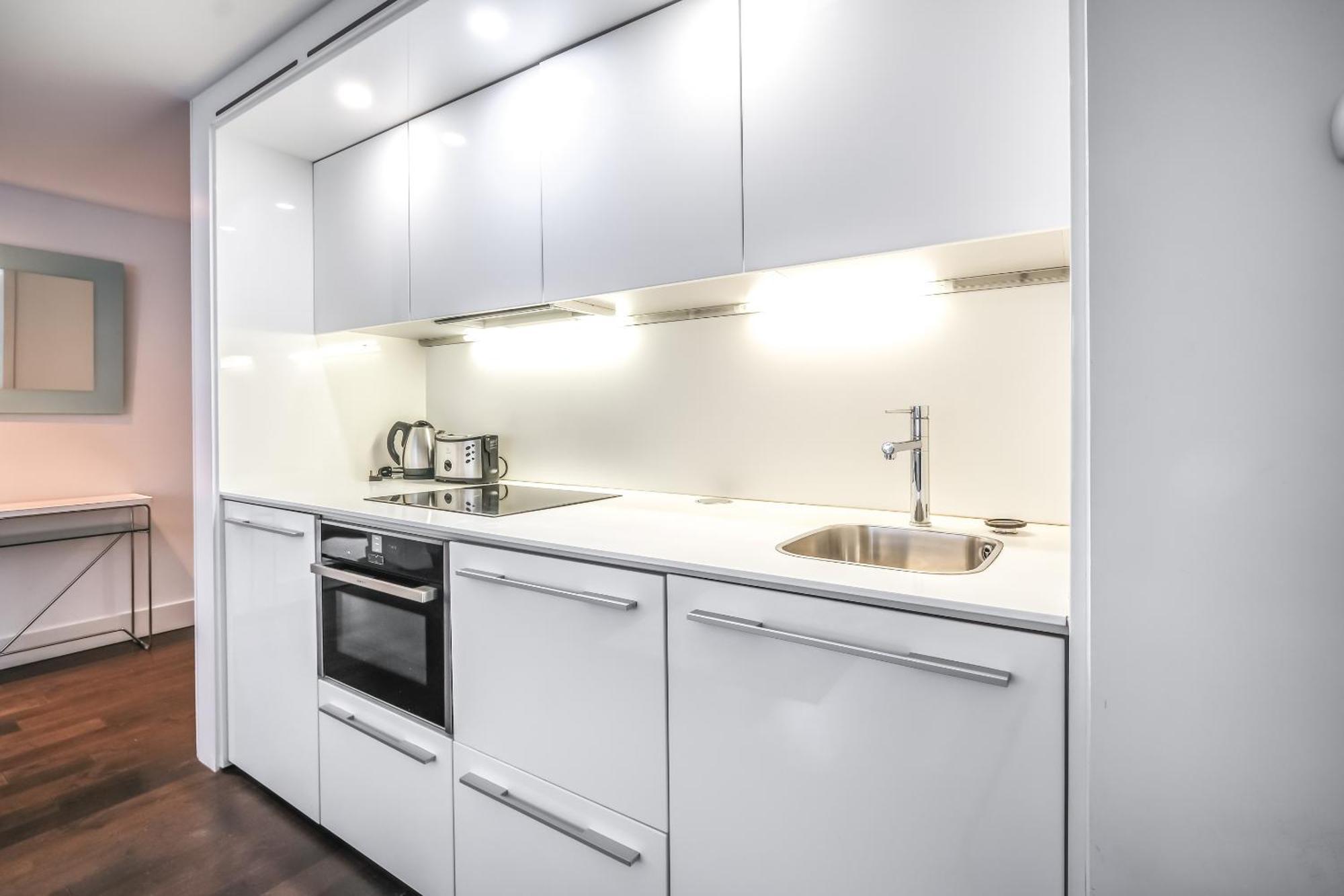 Charming 1br, 2min From Monument Station! Apartment