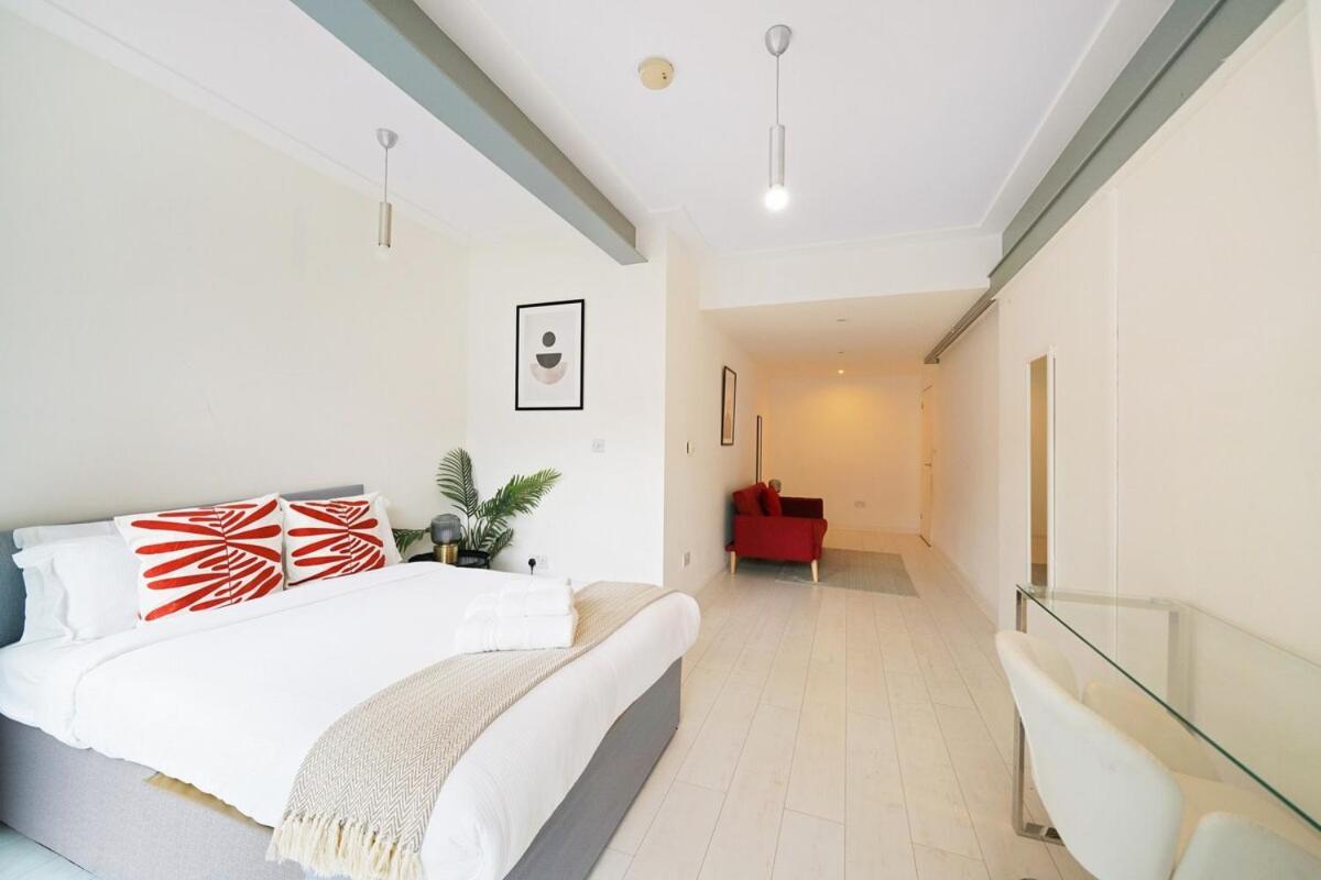 Modern 2-bed With Balcony In Stratford London