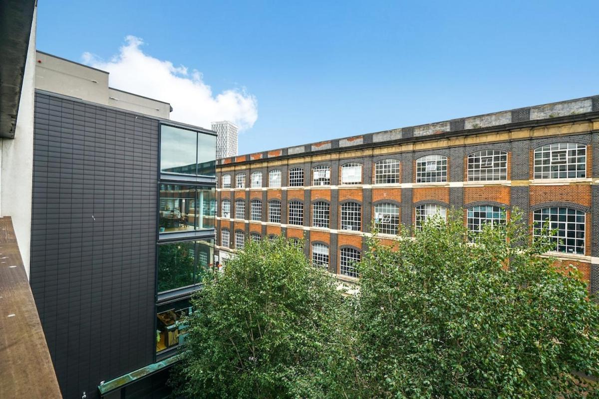 Modern 2-bed With Balcony In Stratford