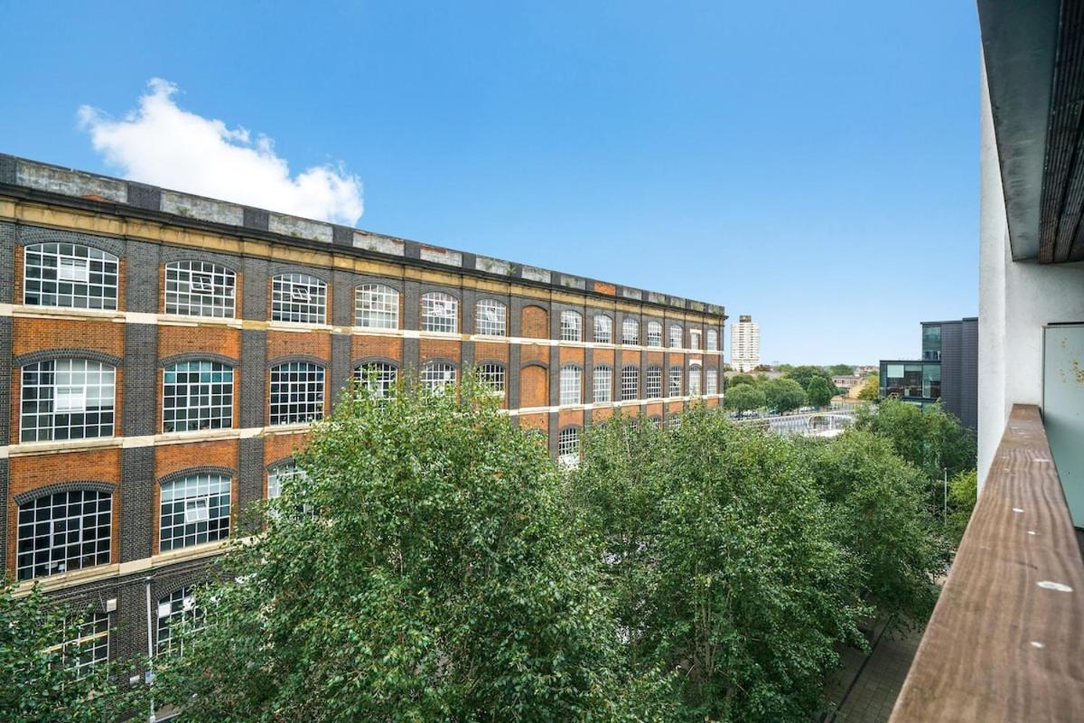 Modern 2-bed With Balcony In Stratford Apartment London