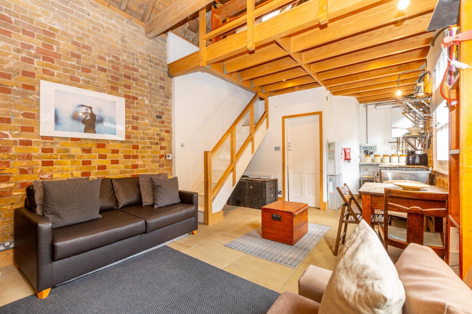 Historic Detached House With Private Courtyard London