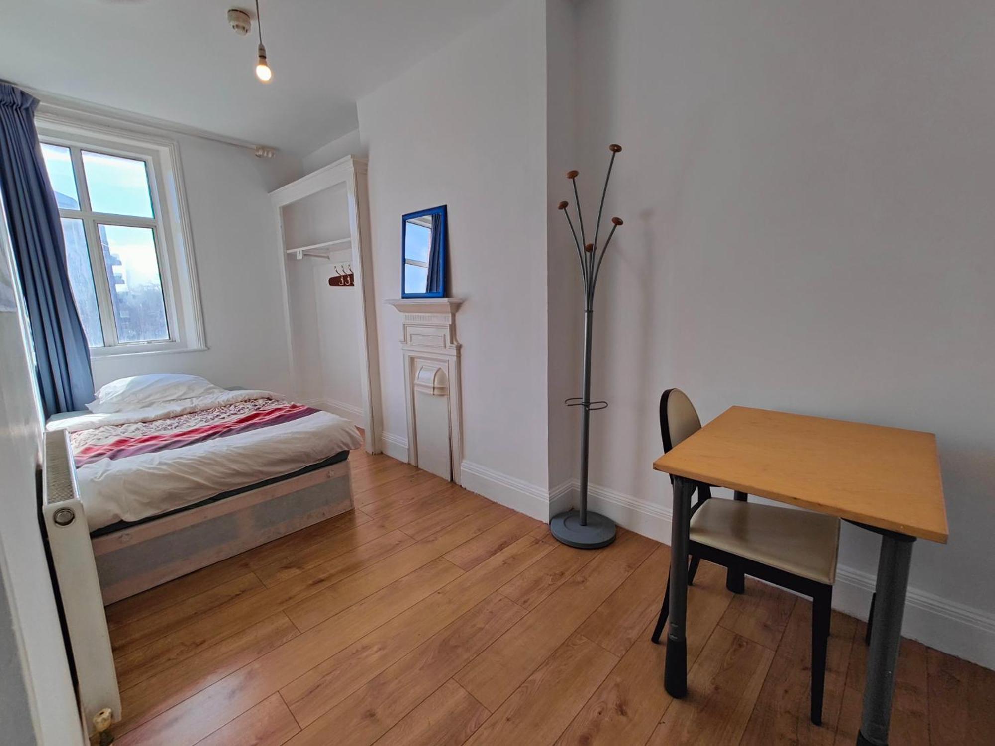 Homestay Large House In London's Trendiest Area London