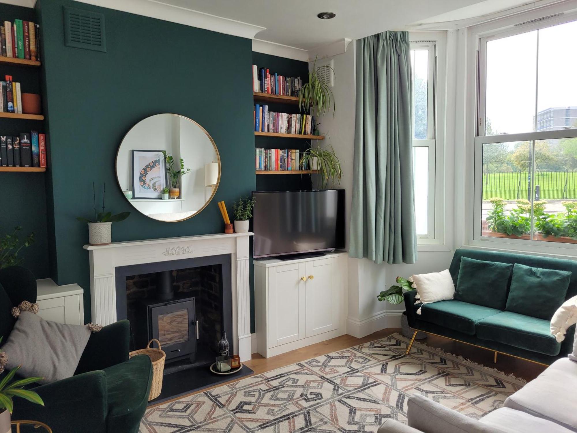 Lovely 1 Bed Flat With Private Garden And Easy Access To *
