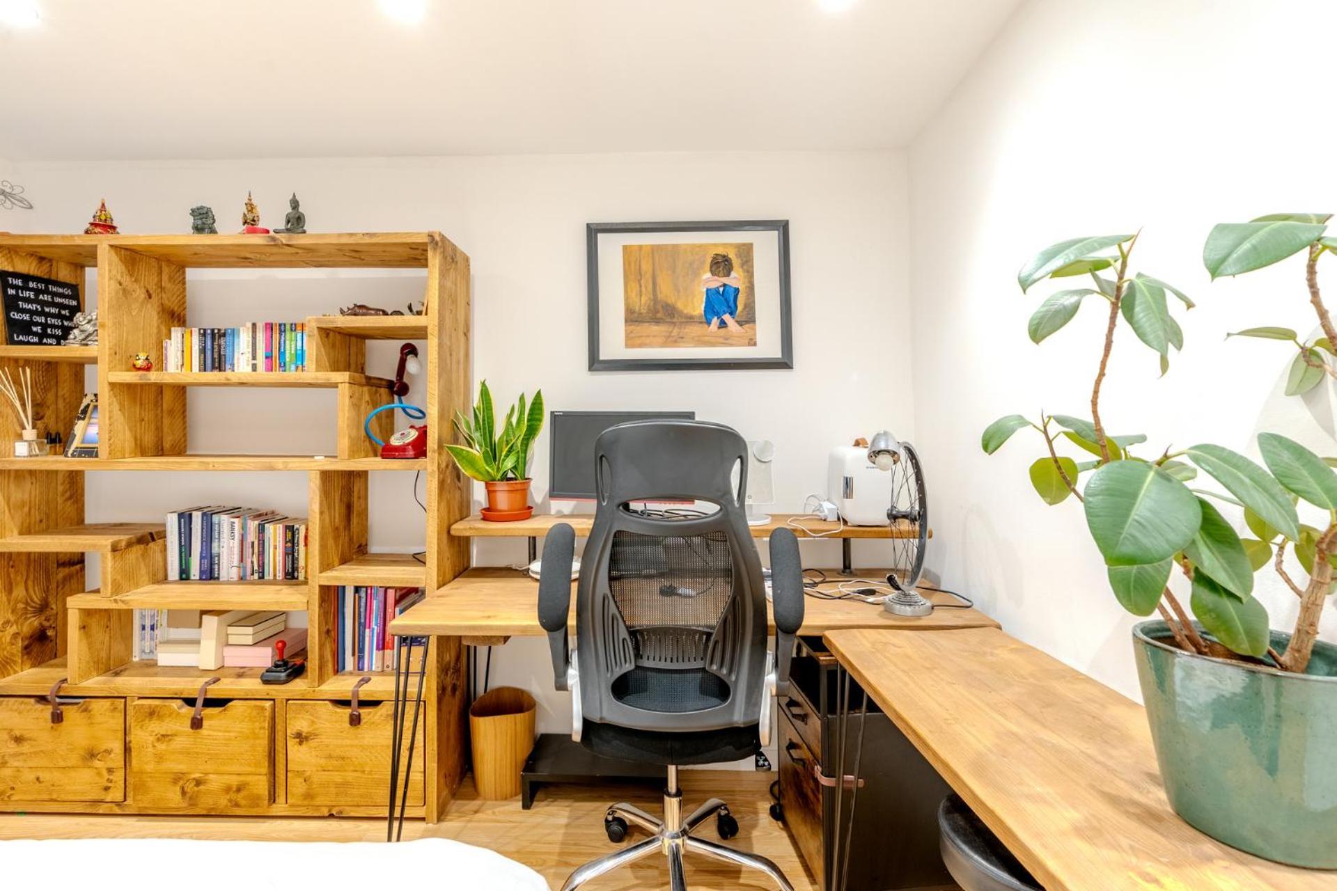 Garden Desk Working Area King Bed Parking Holiday home London